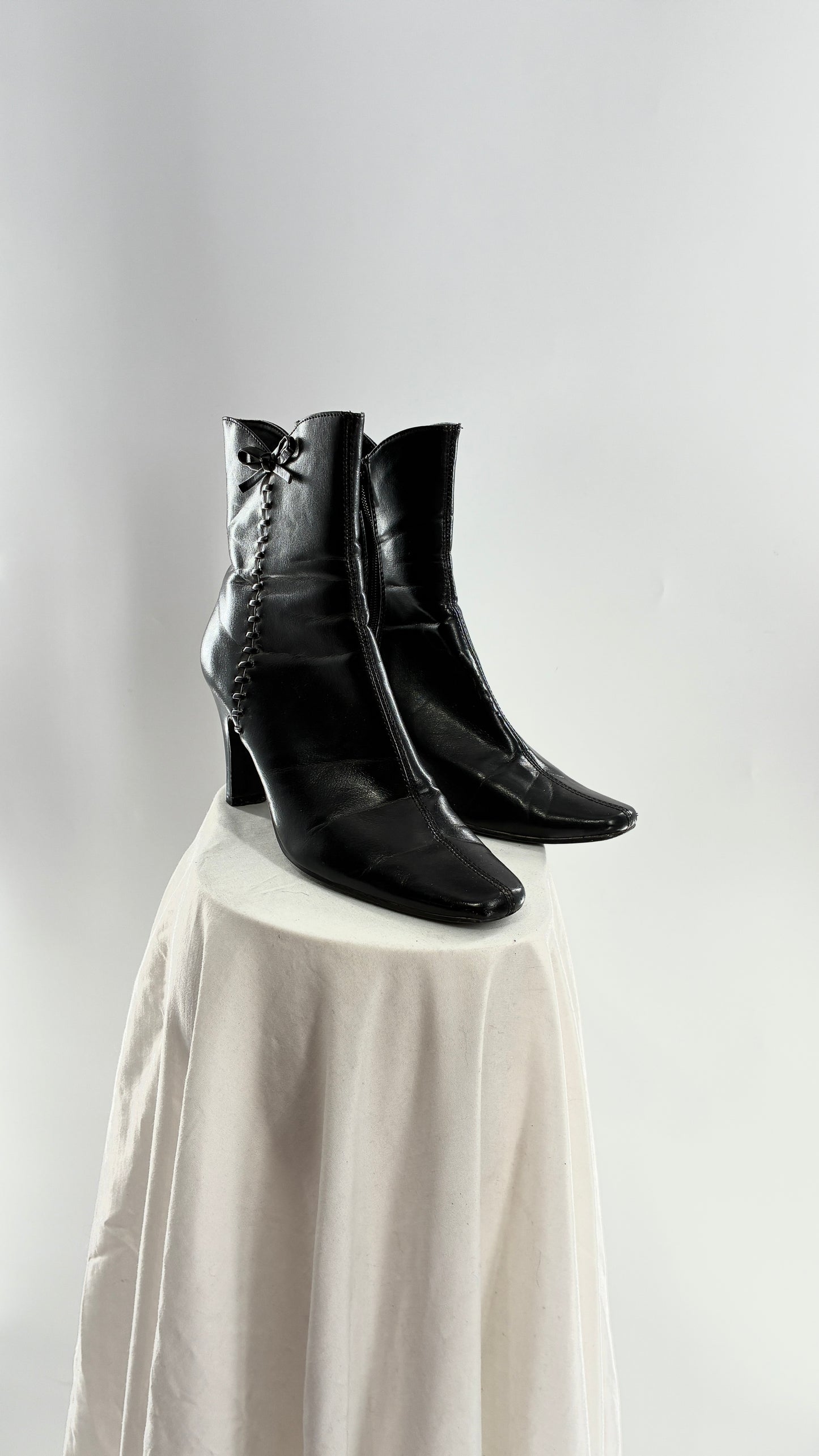 Vintage EXPRESSIONS Black Square Toe Kitten Heel Boots with Lace Up, Bow Side Details (8)
