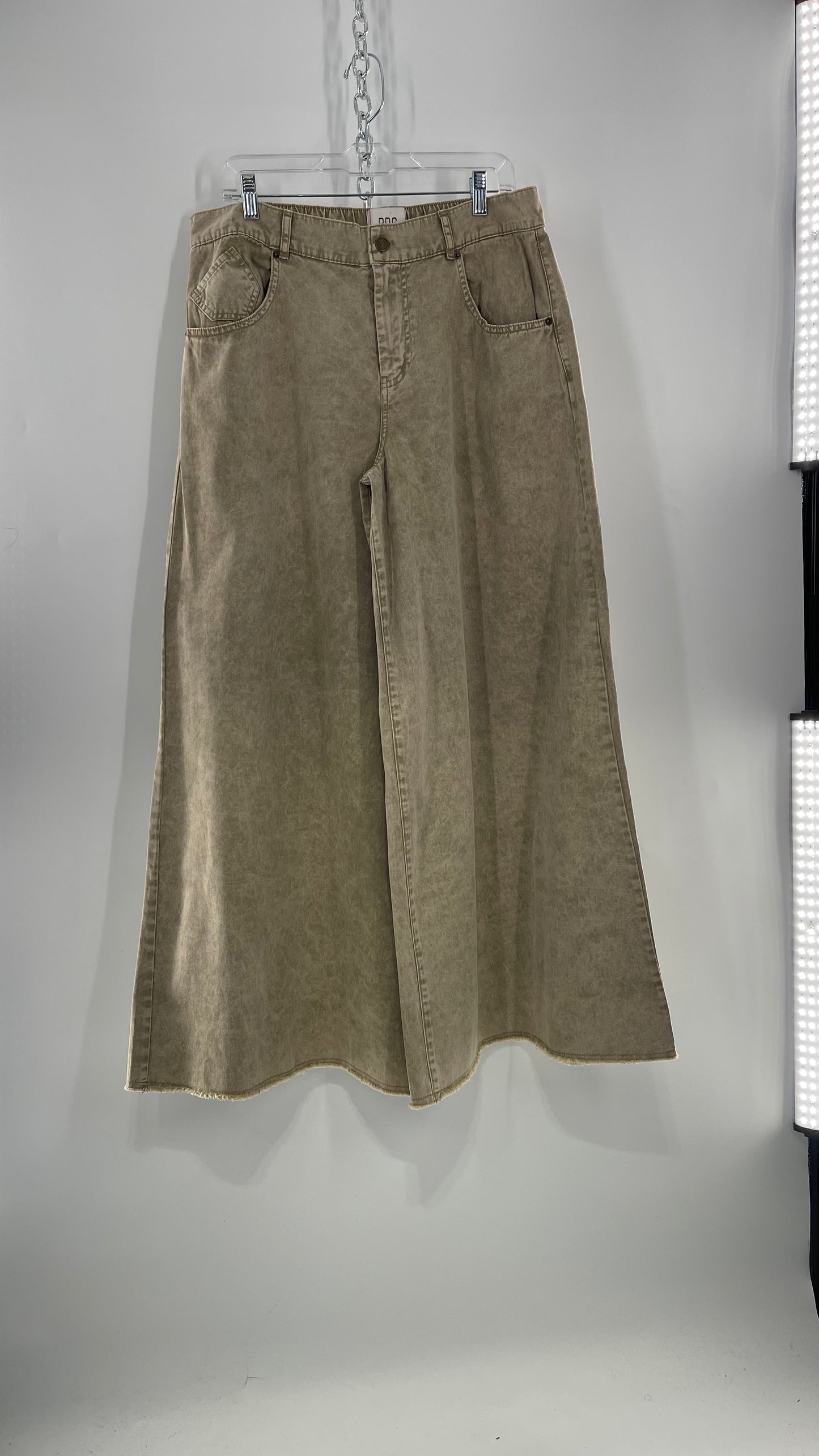 BDG Tan Ultra Wide Leg Acid Wash Jeans with Raw Edge Hem (32)