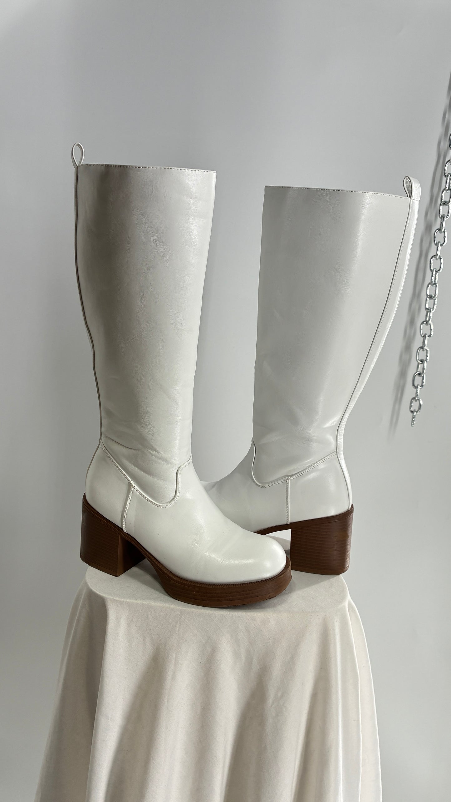 Vintage TOP MODA White Knee High GoGo Boots with Chunky Heel (7.5)
