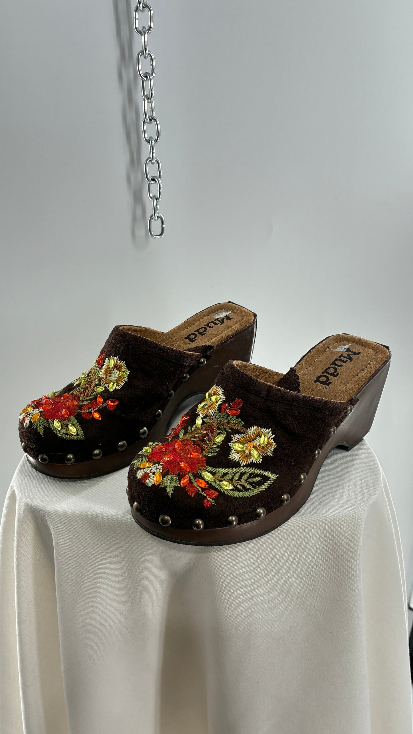 Vintage MUDD Brown Clog with Side Studding and Embroidered Details (6.5)
