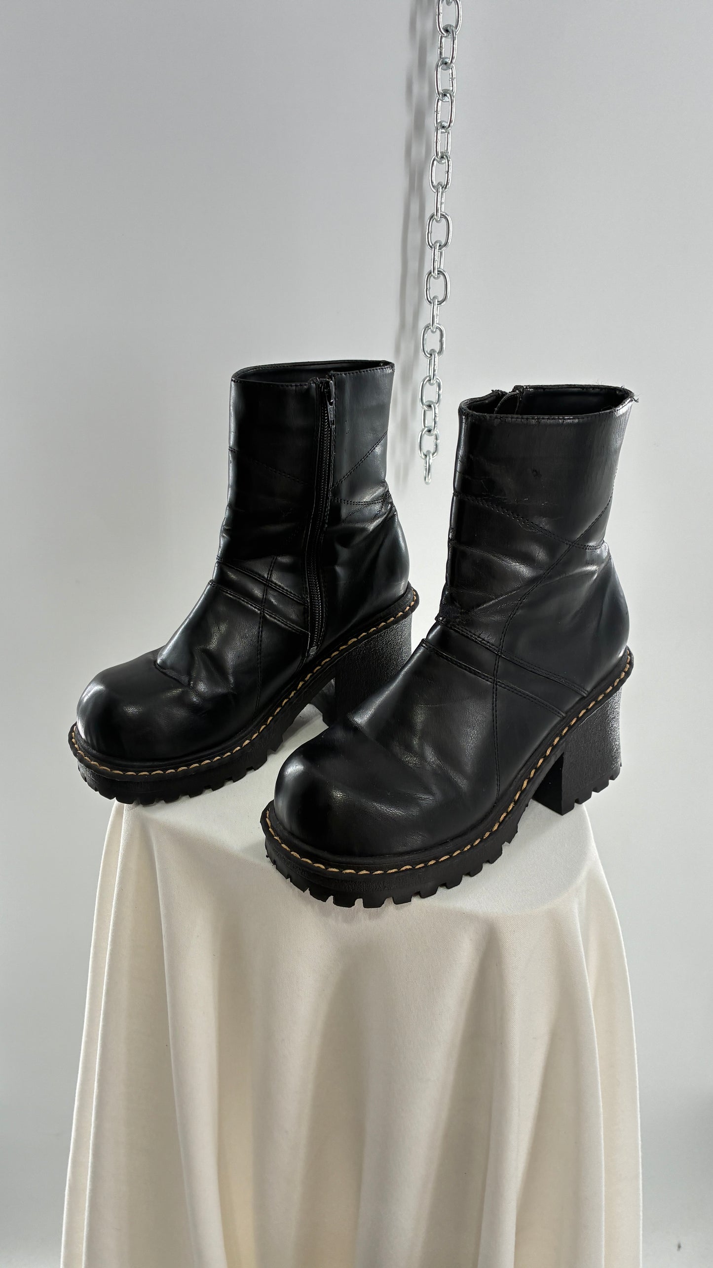 Vintage ROUTE 66 Black Chunky Heel Round Toe Boot (8.5)