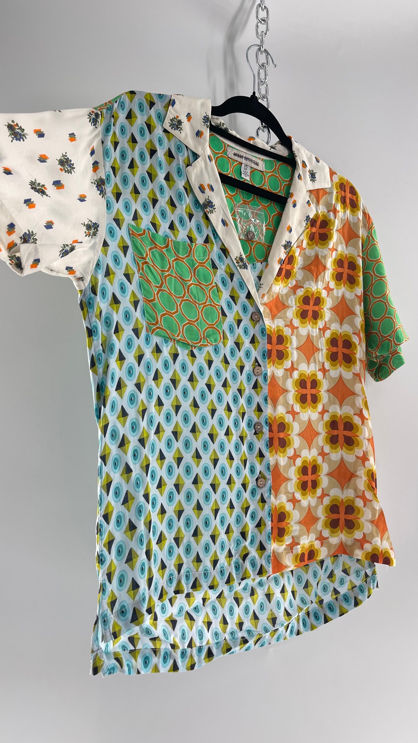 Urban Outfitters 70s Patterned Men’s Button Up (XS)