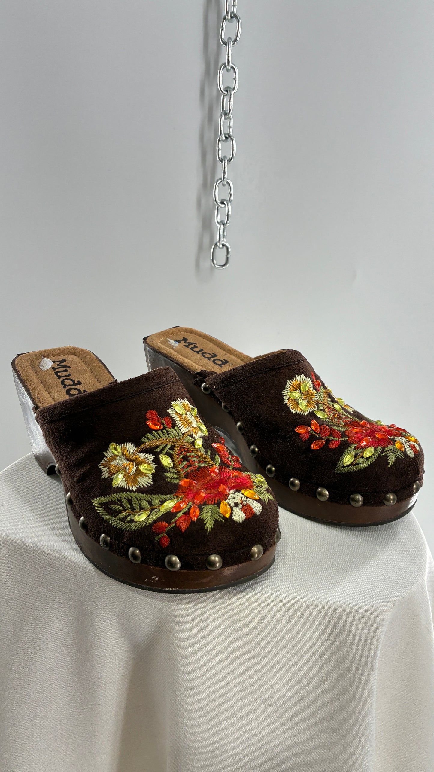 Vintage MUDD Brown Clog with Side Studding and Embroidered Details (6.5)
