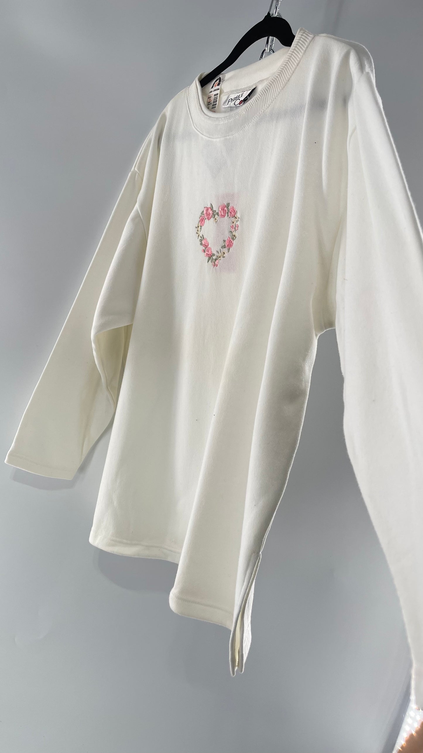 Deadstock 1990s Vintage Pebble Court Pink Rose Embroidered Heart Ivory Crewneck (Large)