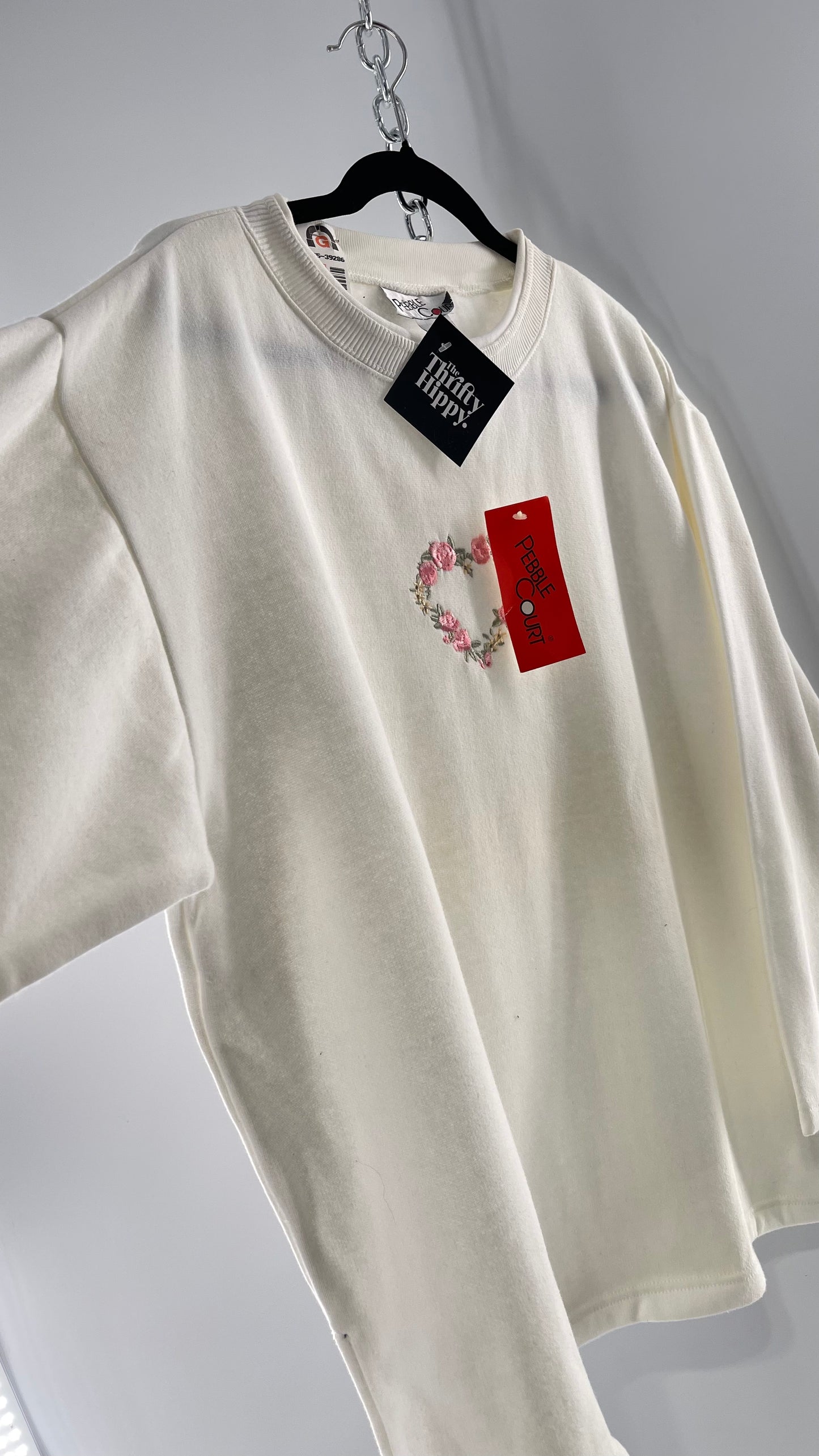 Deadstock 1990s Vintage Pebble Court Pink Rose Embroidered Heart Ivory Crewneck (Large)