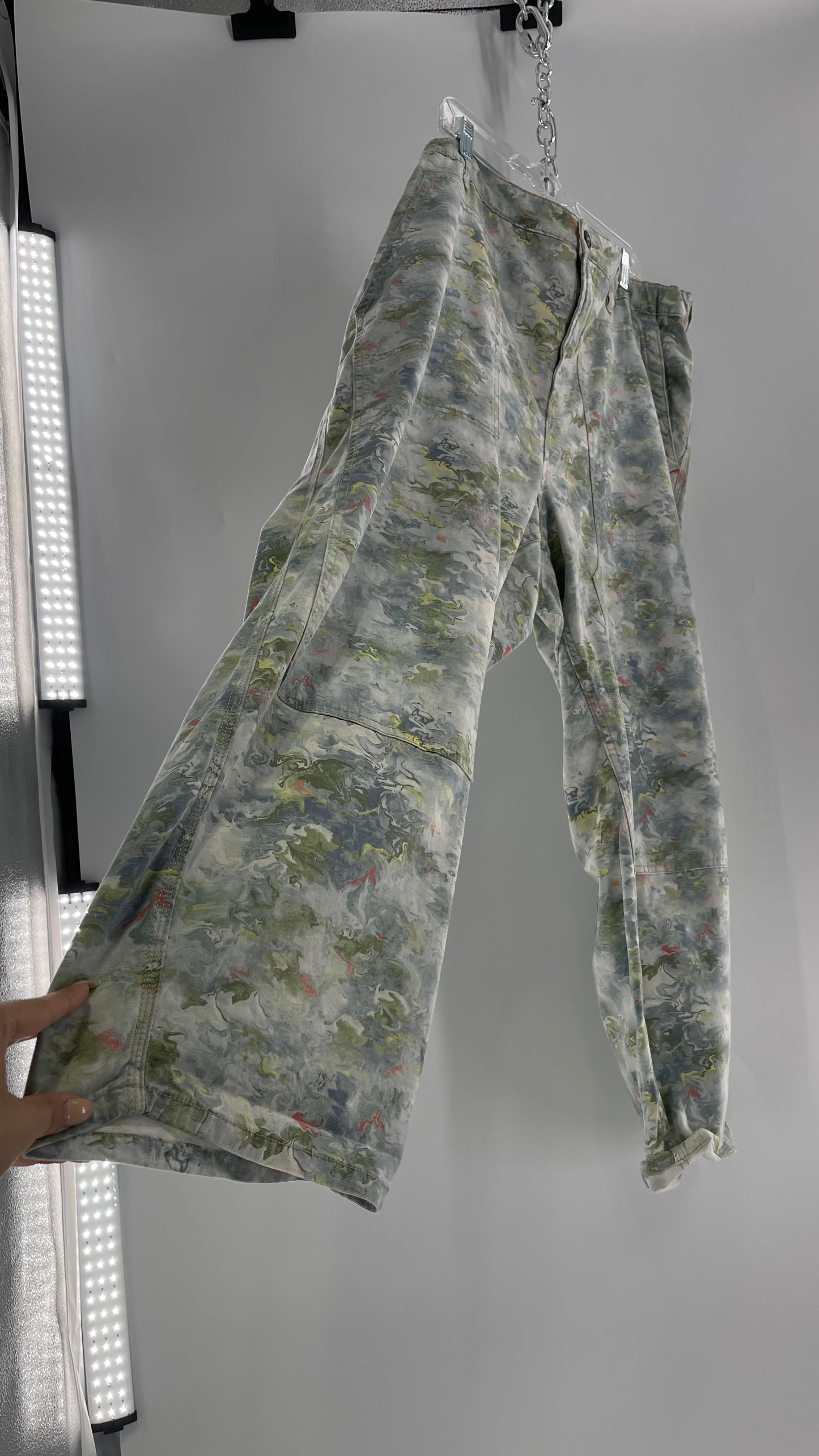 Pilcro Anthropologie Lilly Pad Pond Painted Water Color Cargos (26W)