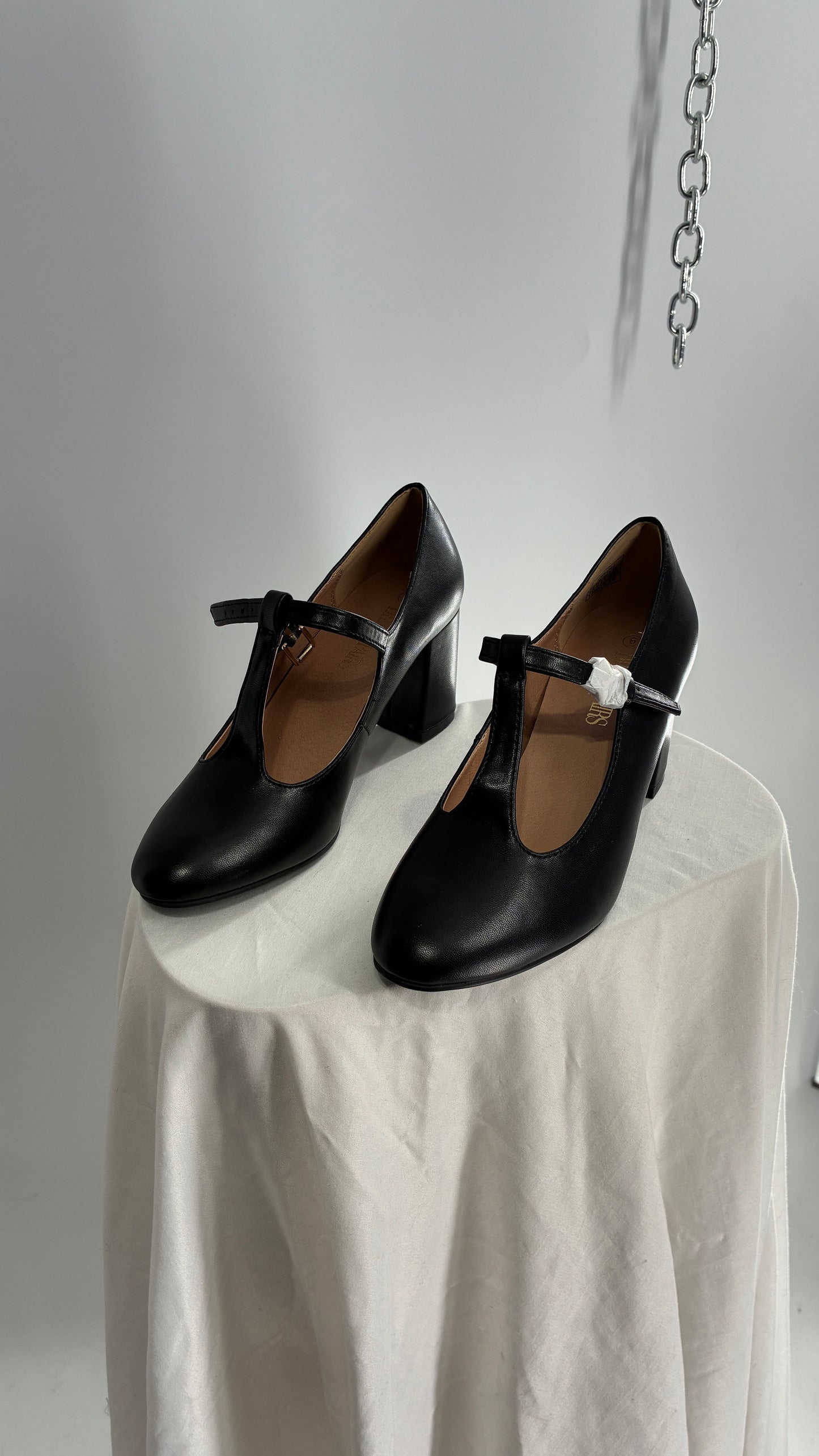 Deadstock Vintage DREAM PAIRS Black Leather Mary Jane Style T Strap Heel (6)