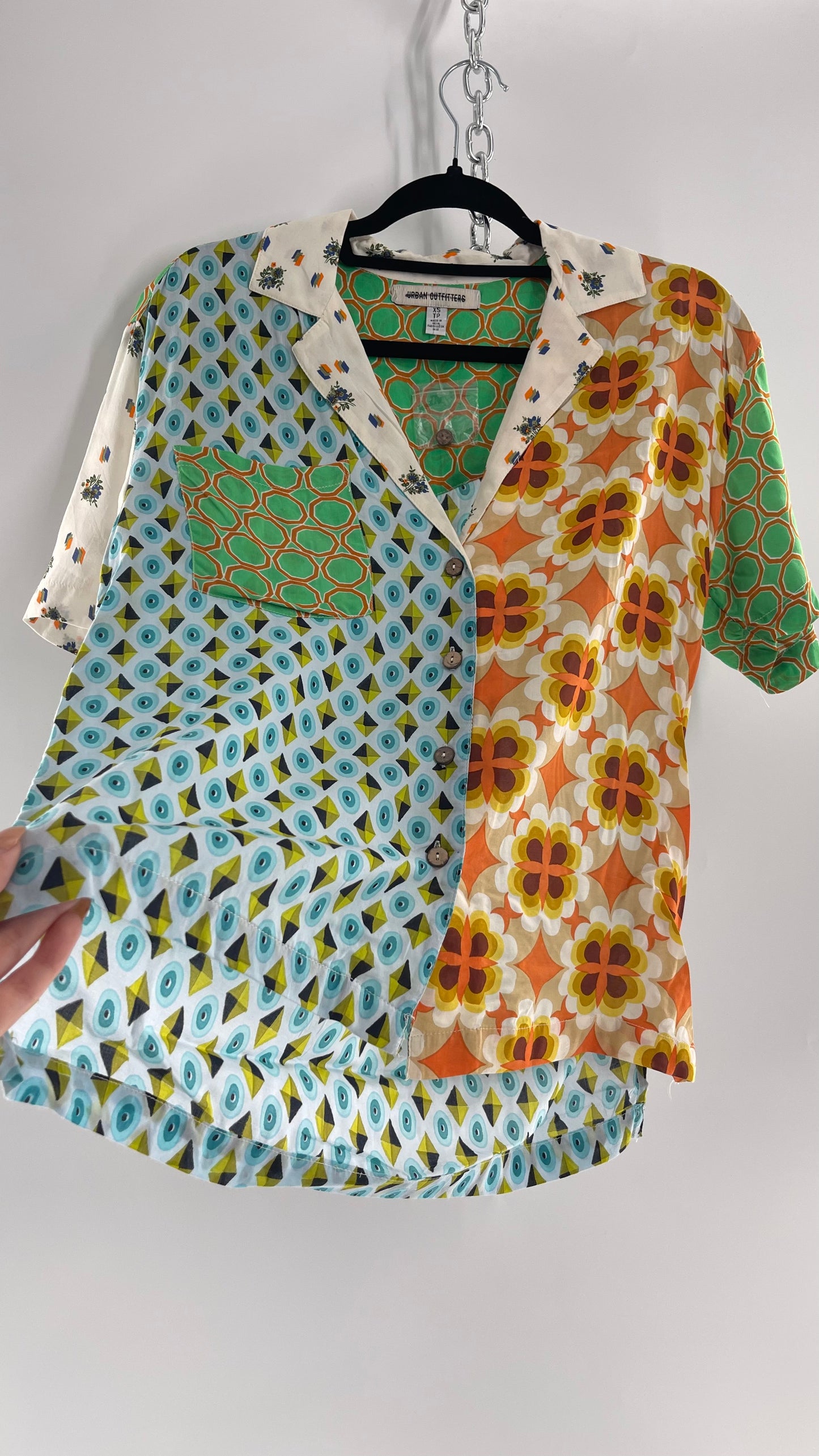 Urban Outfitters 70s Patterned Men’s Button Up (XS)