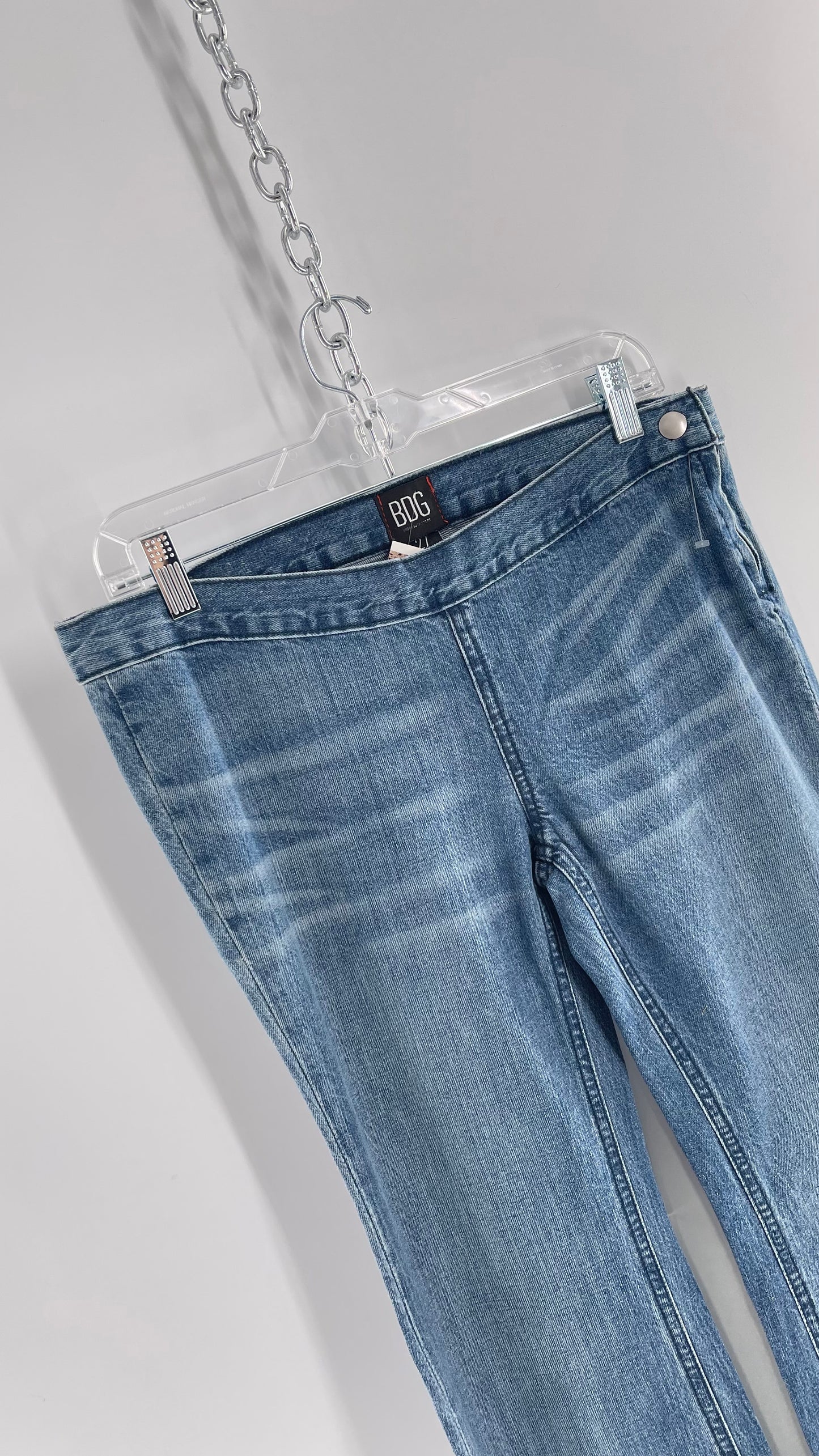 BDG Jeans Medium Wash Low Waisted Kickflares (27)