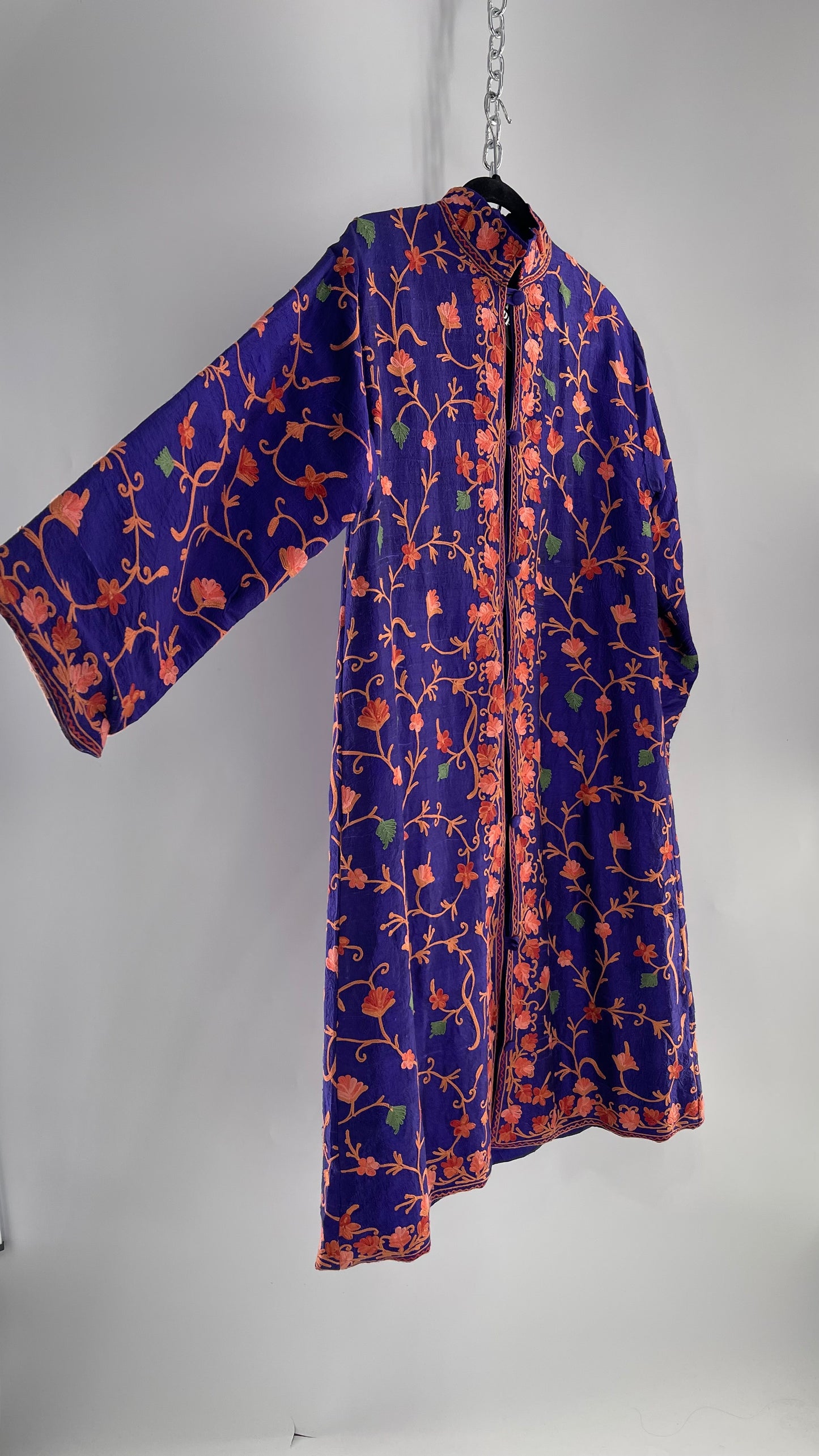 Vintage 1970s Indian Silk Long Purple Kashmiri Coat with Contrasting Embroidered Coral/Salmon Florals (S/M)