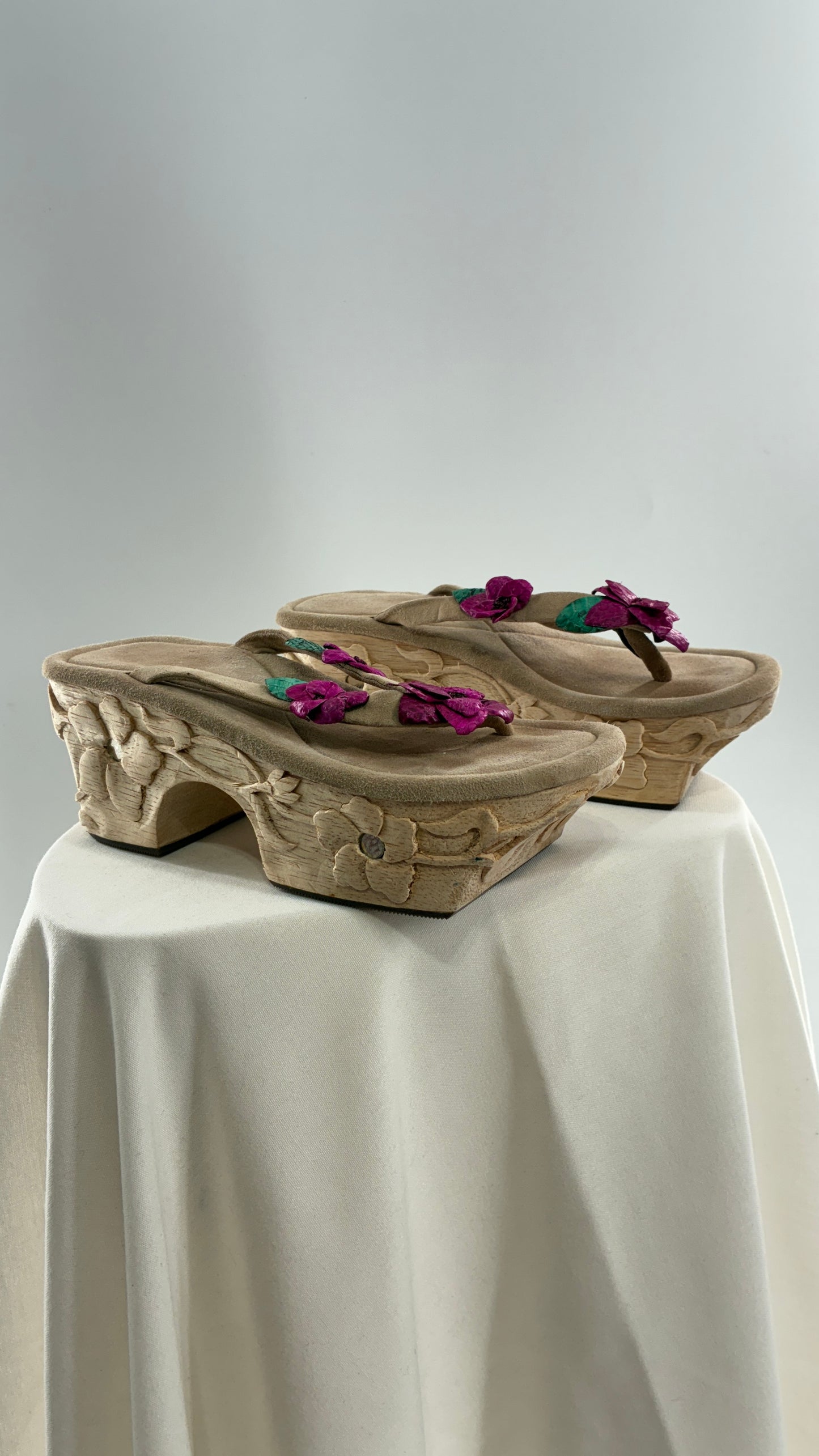 RARE Vintage VALERIA LACERDA Wooden Platform Sandal with Engraved Florals, Fuchsia Flowers and Mirror Details (7)