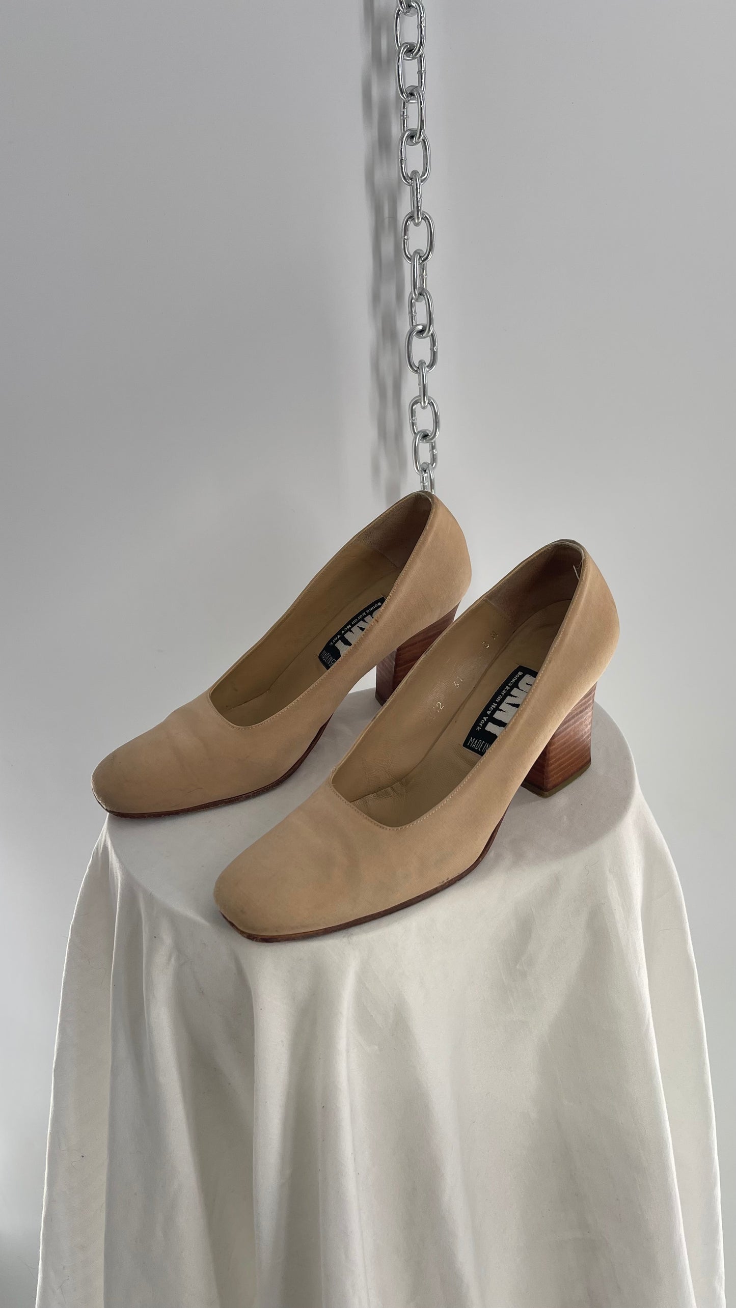 Vintage 1990s DKNY Tan/Beige Square Toe Block Heel (8)
