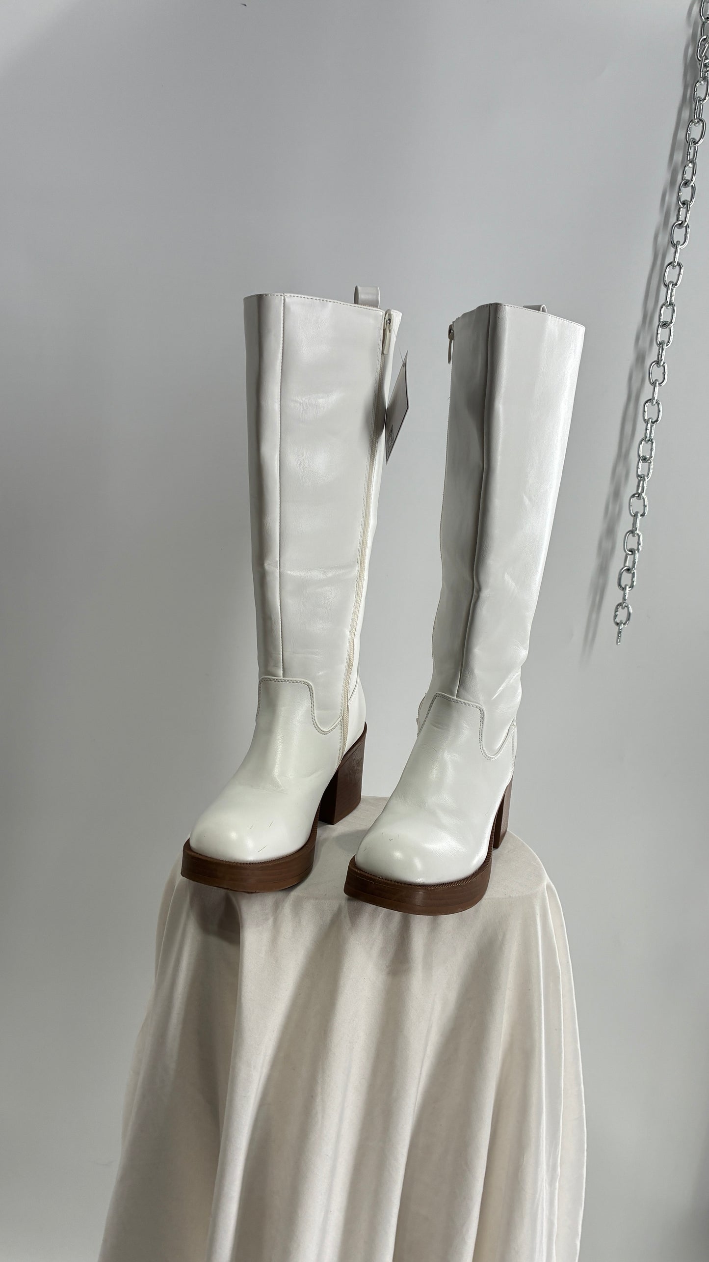 Vintage TOP MODA White Knee High GoGo Boots with Chunky Heel (7.5)