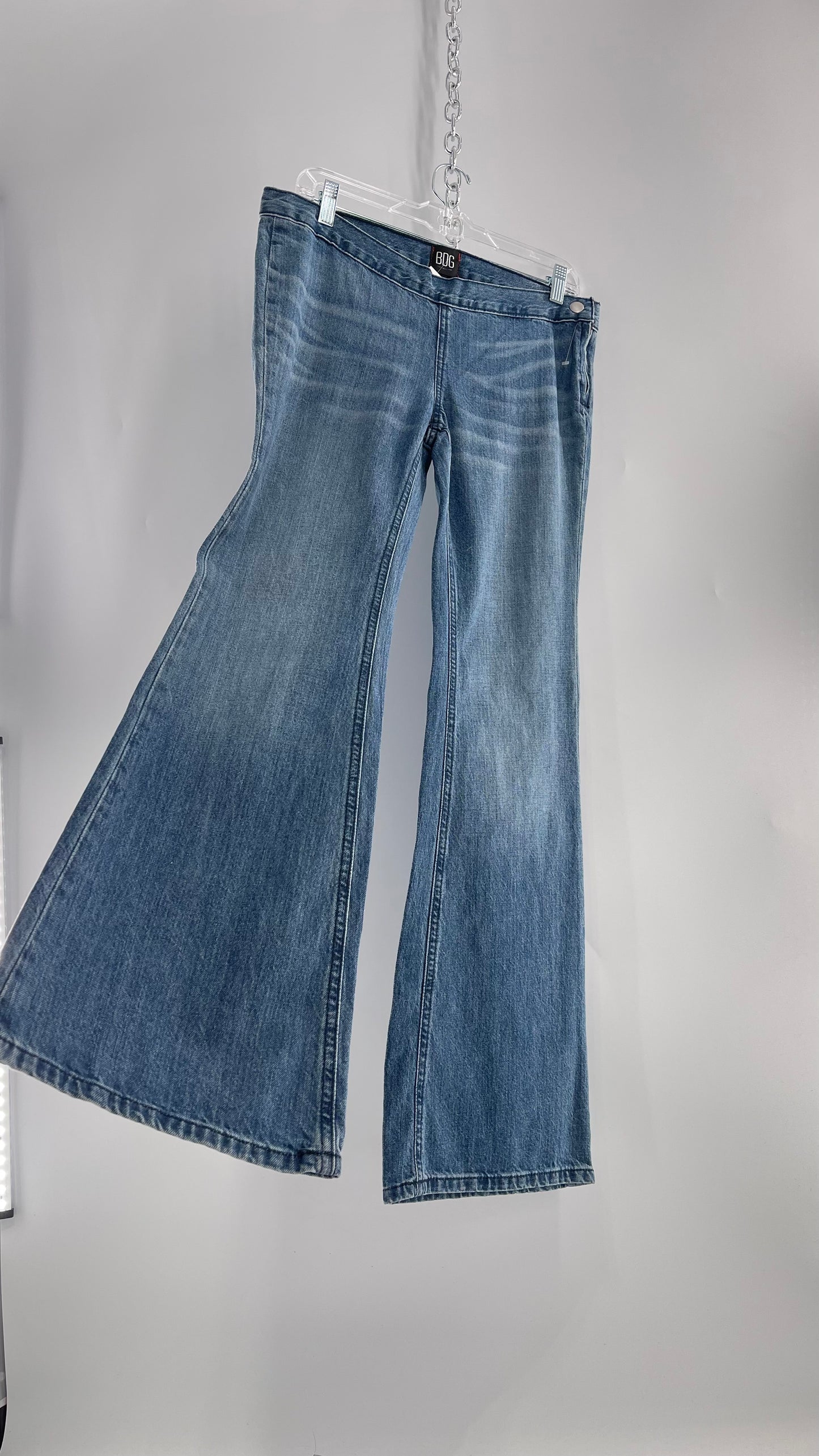 BDG Jeans Medium Wash Low Waisted Kickflares (27)