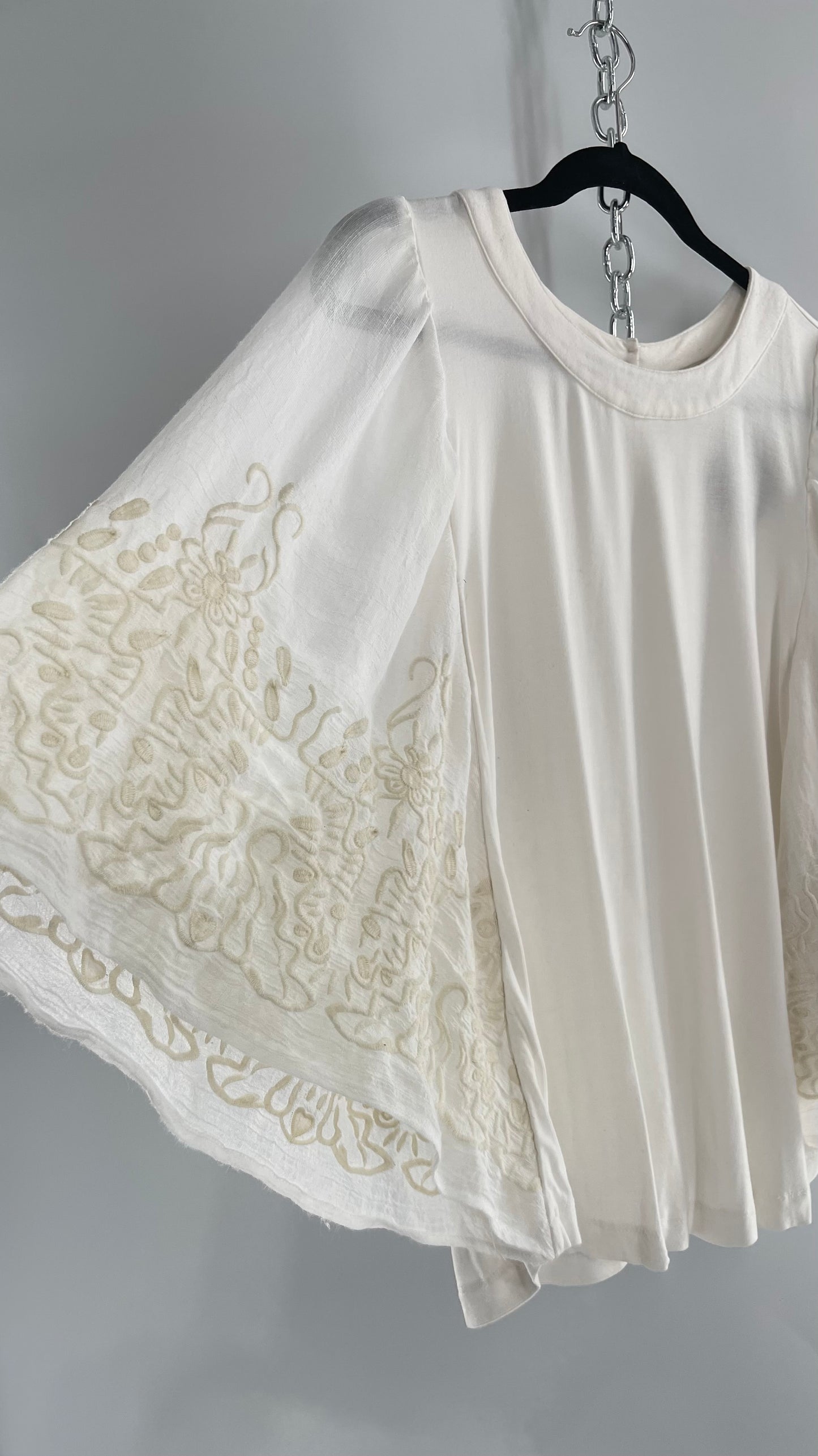 Anthropologie Eri + Ali White Embroidered Bat Wing Blouse (Medium)