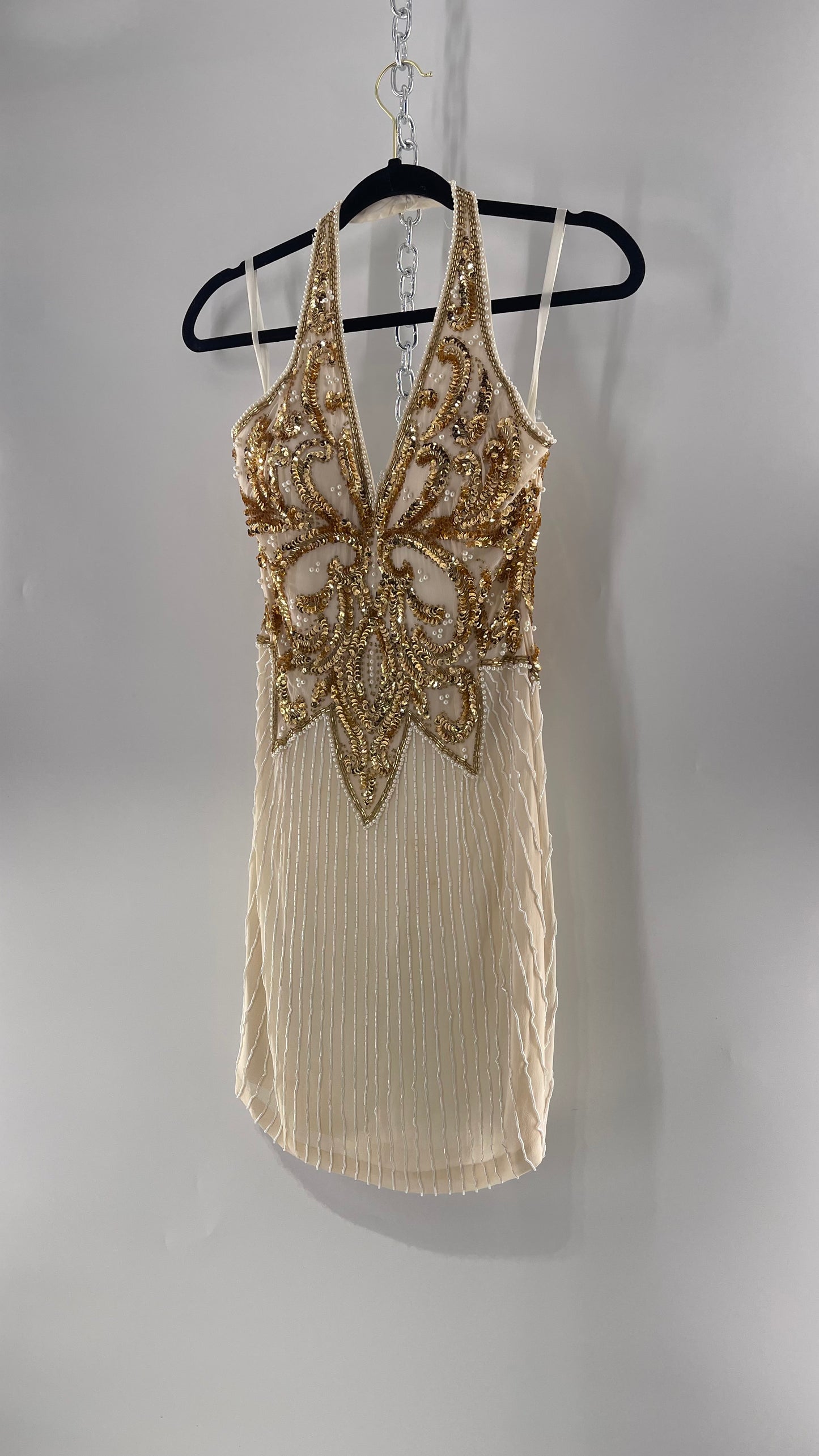 Cache Beaded Old Hollywood Glam White Beaded BodyCon Mini Dress with Halter Neckline and Bedazzled Gold Sequin Bust (4)