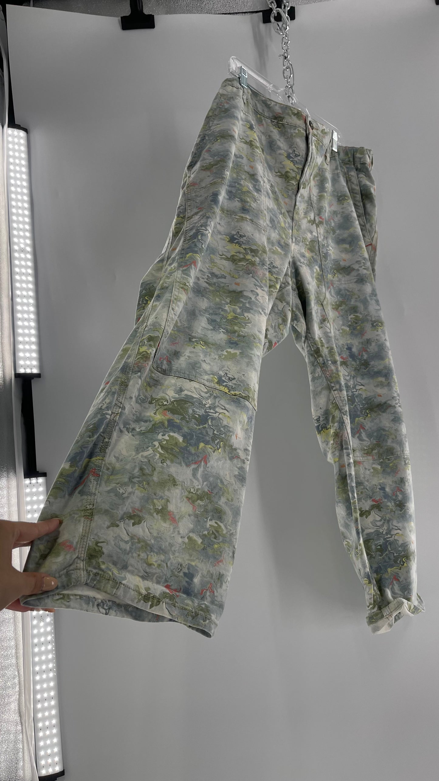 Pilcro Anthropologie Lilly Pad Pond Painted Water Color Cargos (26W)