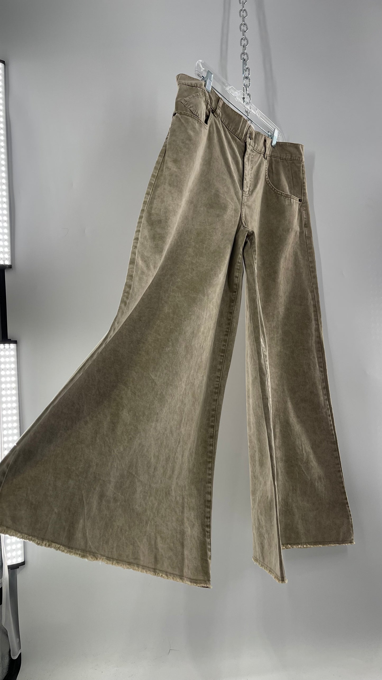 BDG Tan Ultra Wide Leg Acid Wash Jeans with Raw Edge Hem (32)