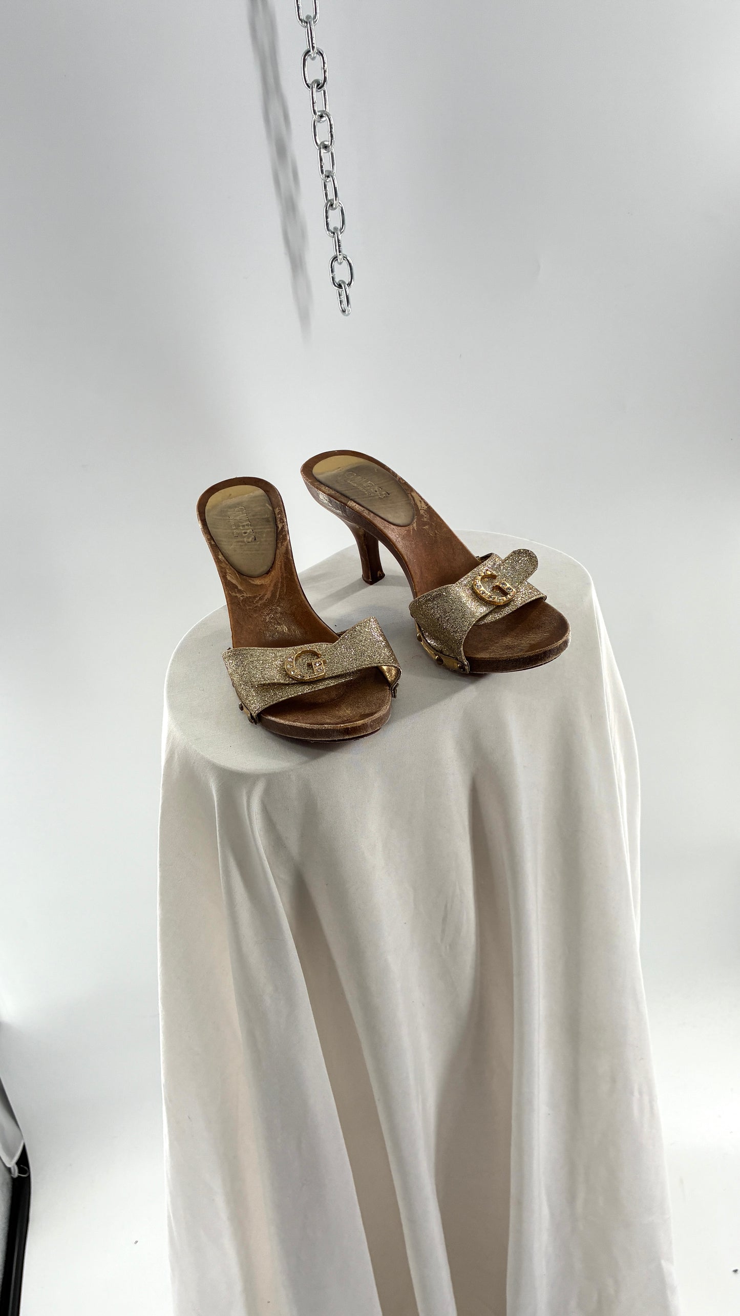 Vintage GUESS Kitten Heels with Gold Glitter Strap and Metal “G” Emblem (7)