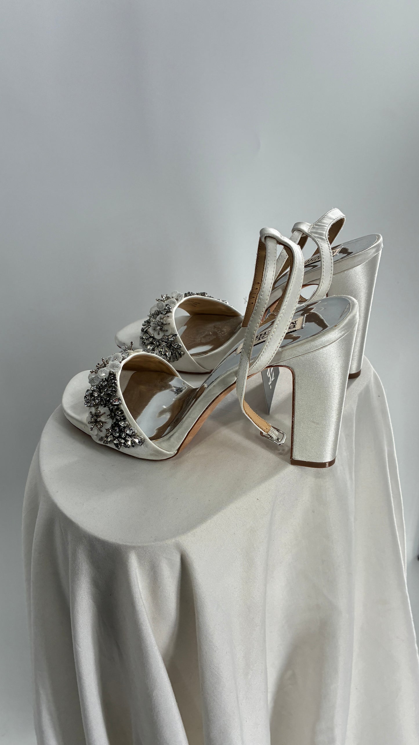 BADGLEY MISCHKA White Square Toe Embellished Florals Heels (9.5)