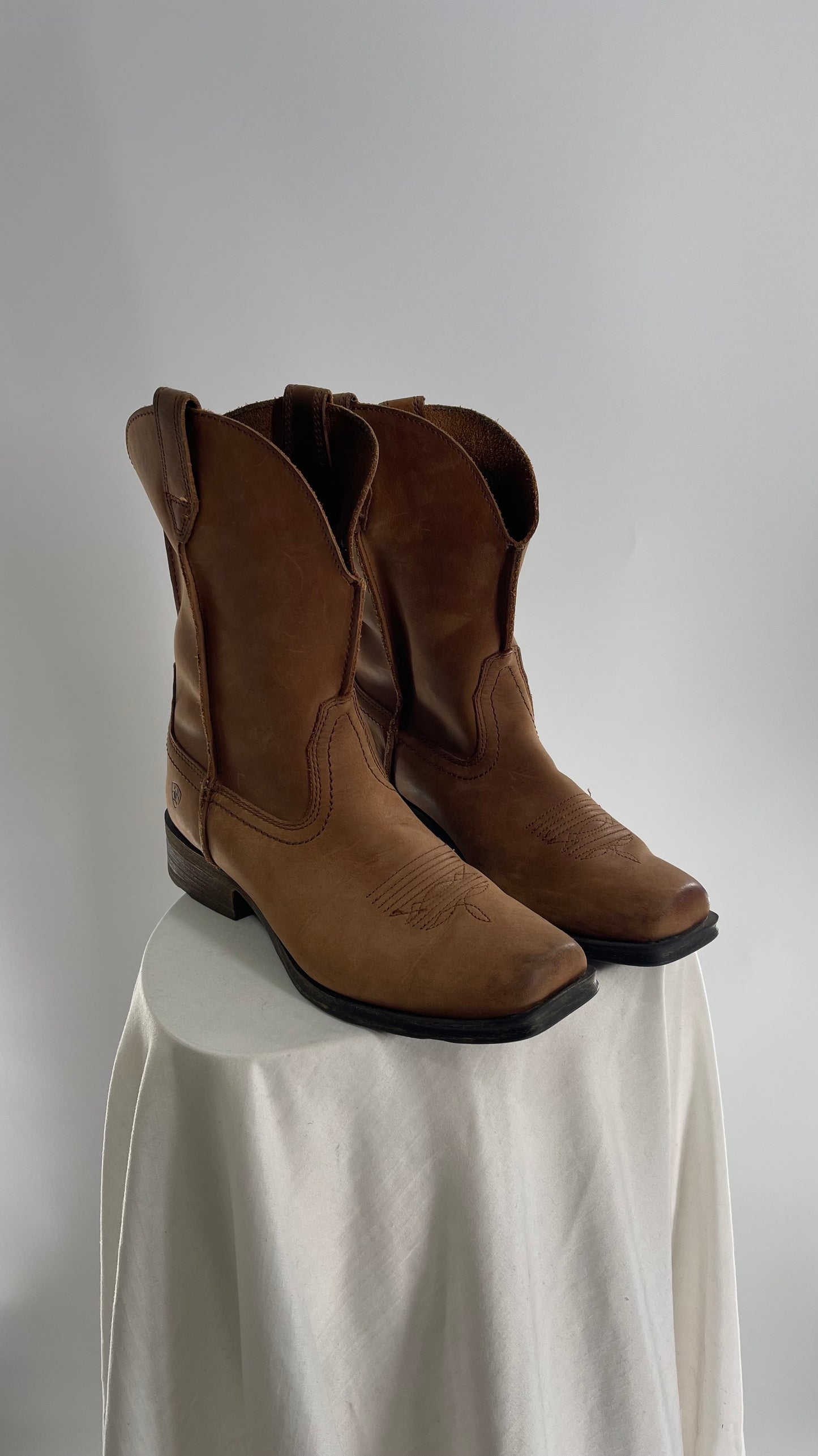 ARIAT Light Brown Square Toe Thick Leather Cowboy Boots (9.5)