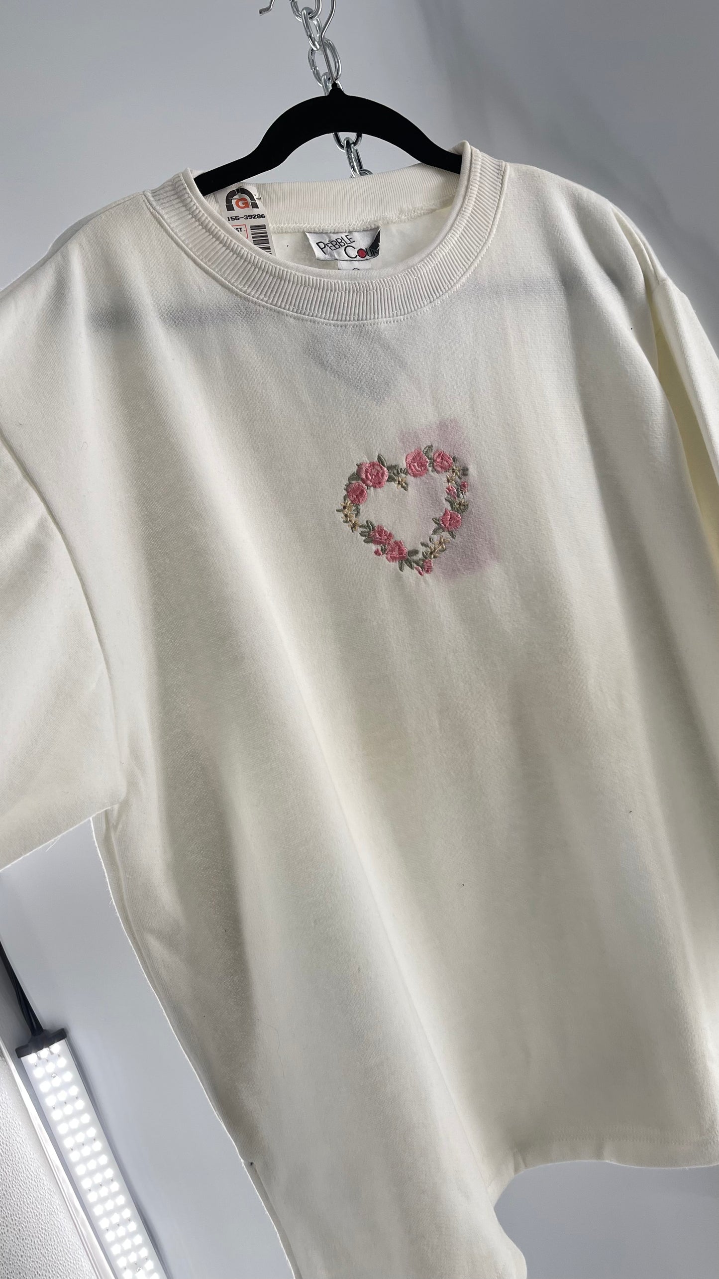 Deadstock 1990s Vintage Pebble Court Pink Rose Embroidered Heart Ivory Crewneck (Large)