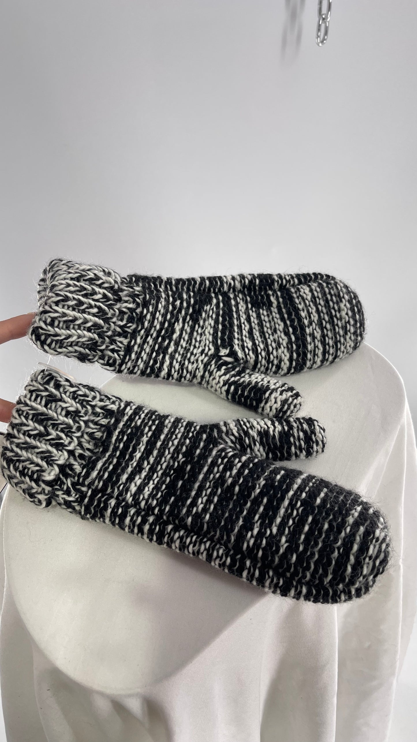 Maurices Anthropologie Black and White Knit Mittens