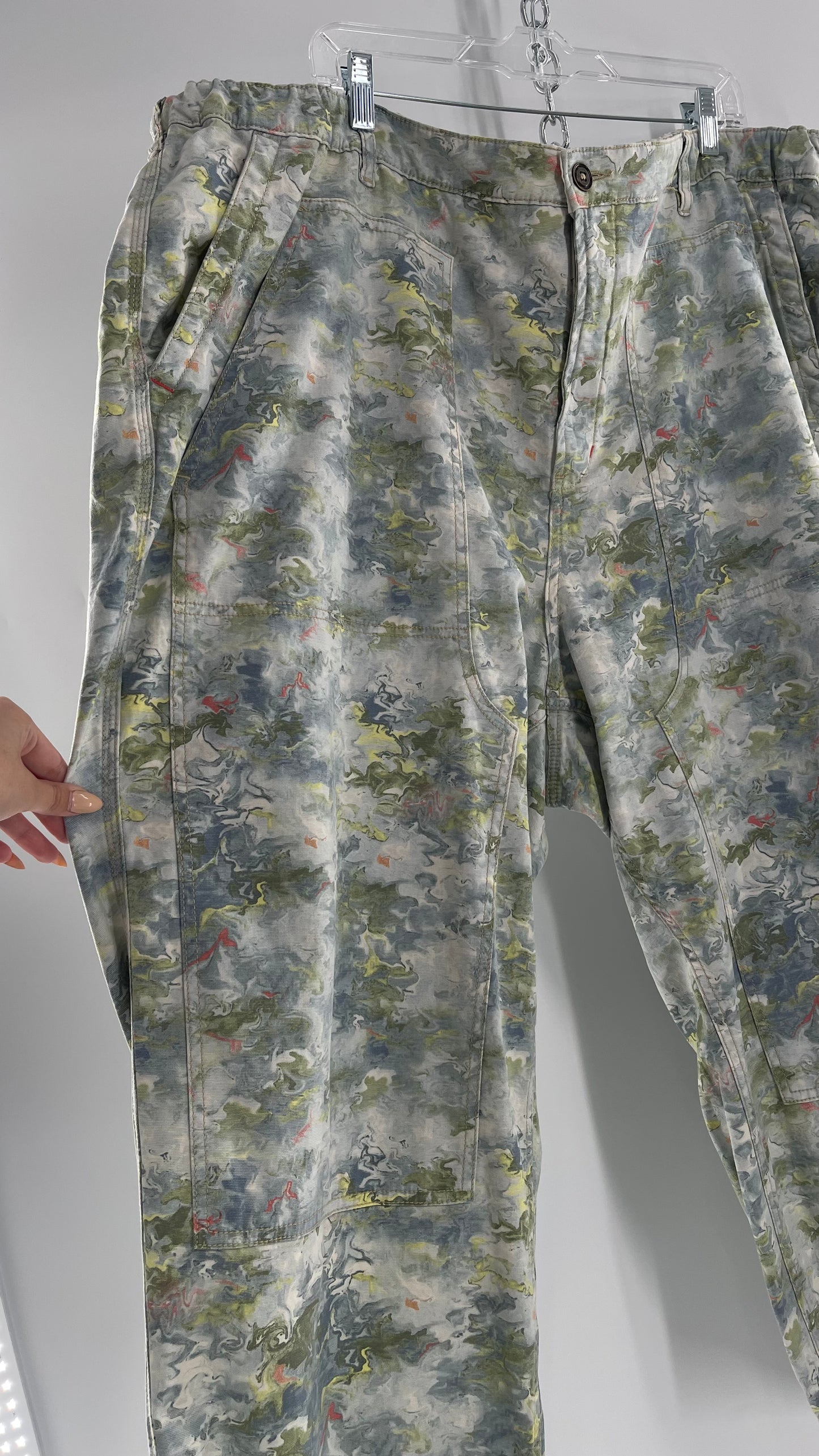 Pilcro Anthropologie Lilly Pad Pond Painted Water Color Cargos (26W)