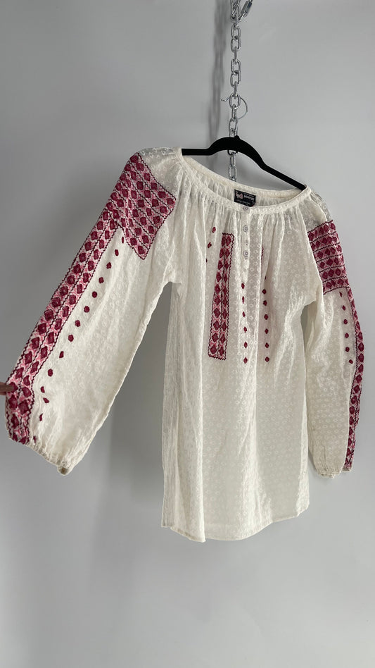 Vintage 1970s Made in India Cotton /Baumwolle Blouse with Fuchsia Embroidered Sleeves and Bust (Medium)