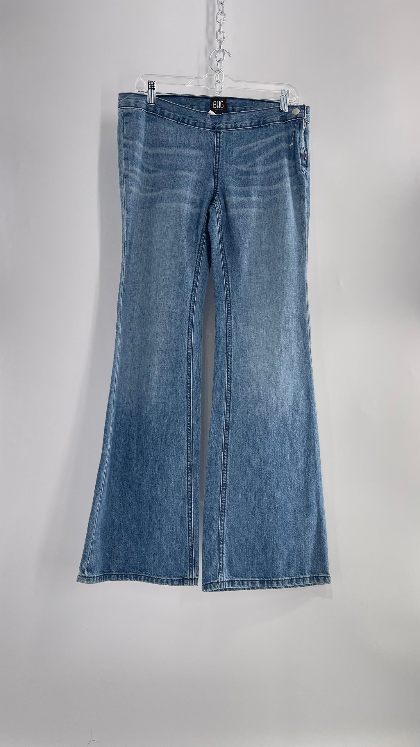 BDG Jeans Medium Wash Low Waisted Kickflares (27)
