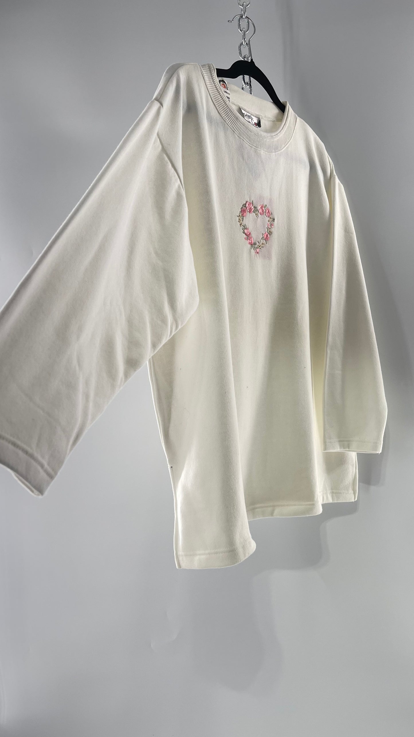 Deadstock 1990s Vintage Pebble Court Pink Rose Embroidered Heart Ivory Crewneck (Large)