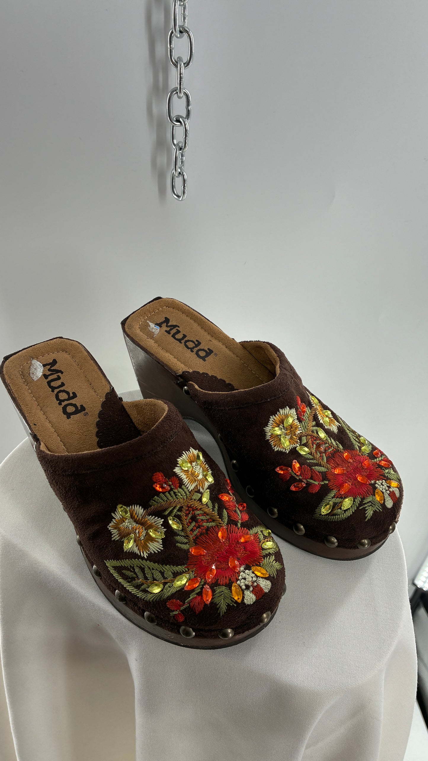 Vintage MUDD Brown Clog with Side Studding and Embroidered Details (6.5)