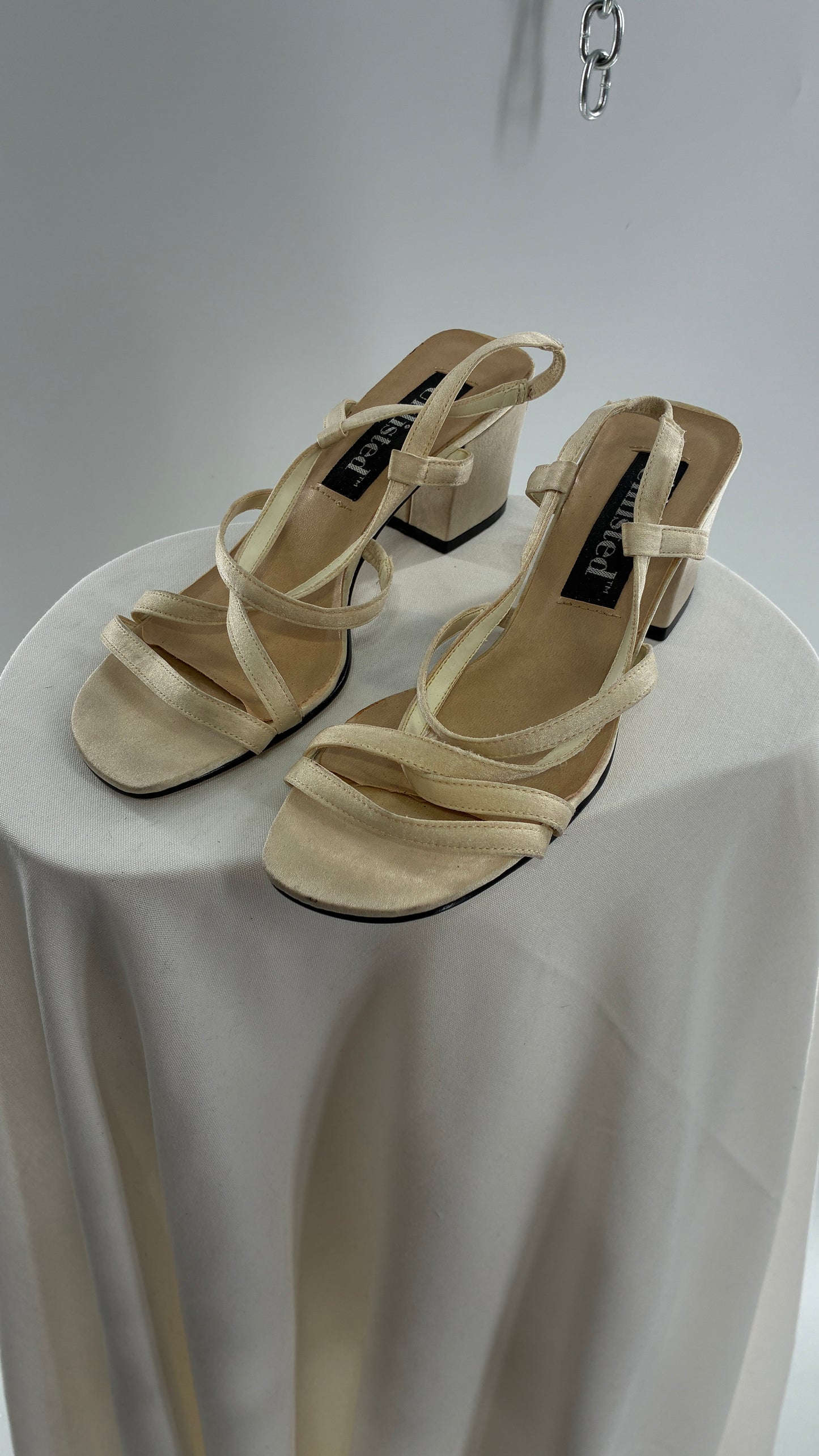 Vintage UNLISTED 1990s Strappy Ivory Block Kitten Heel Sandal (8)