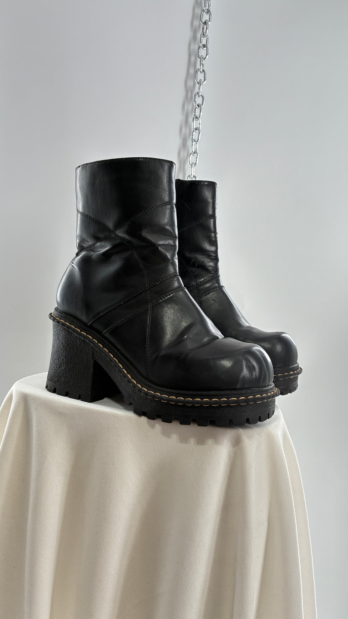 Vintage ROUTE 66 Black Chunky Heel Round Toe Boot (8.5)