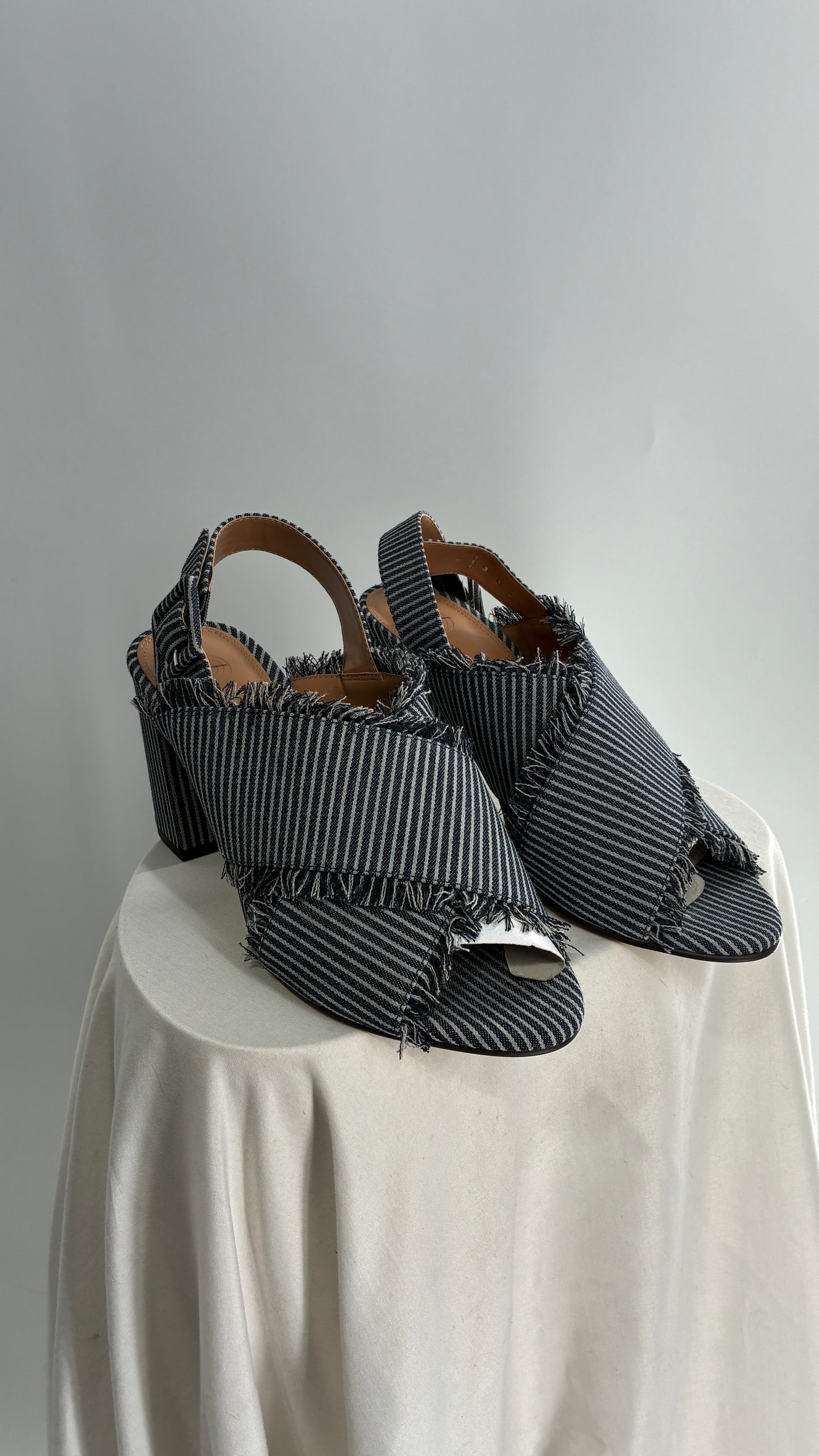 Urban Outfitters Denim Cross Over Sling Back Heels (9)