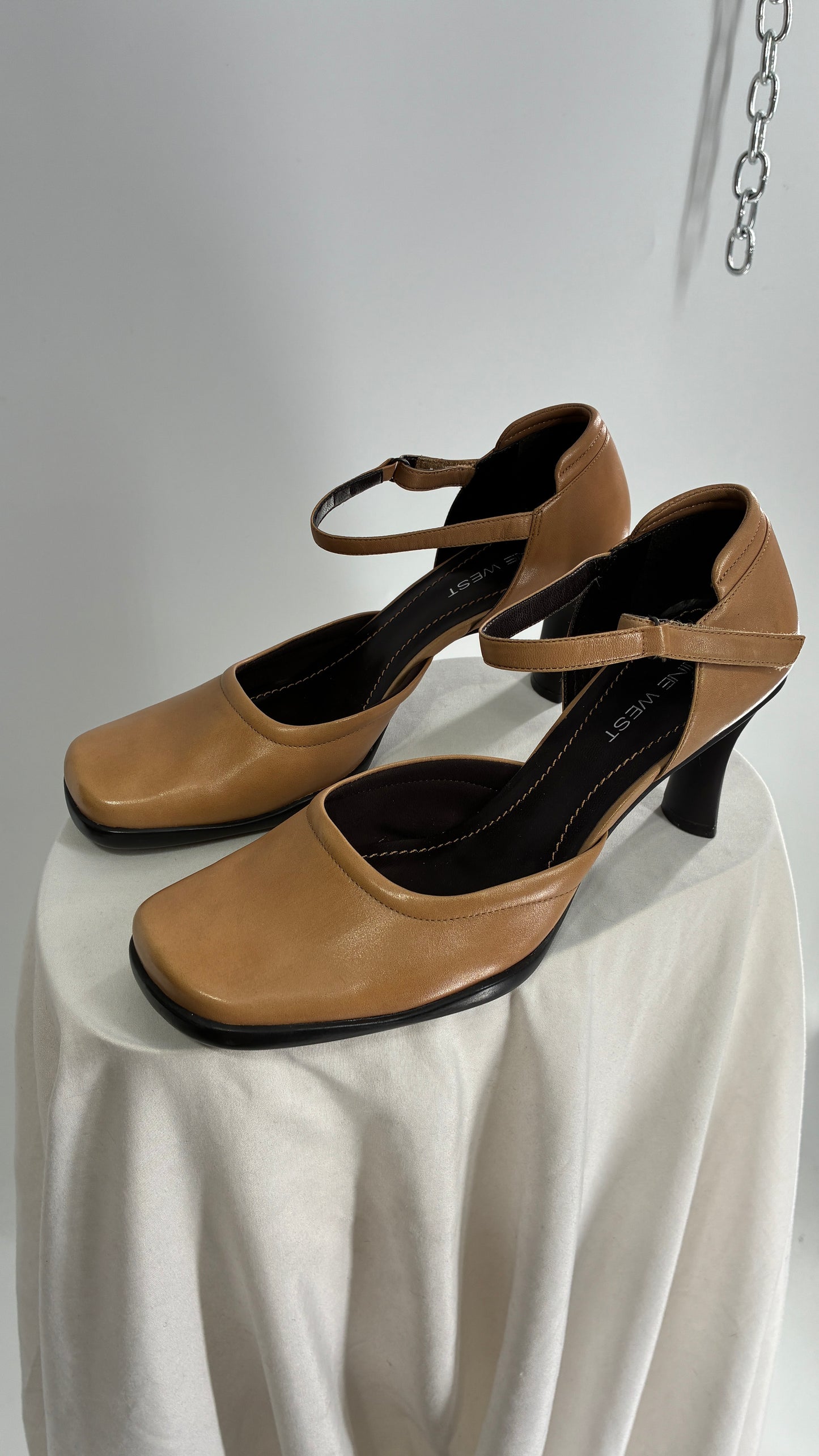 Vintage Nine West Camel Leather Square Toe Mary Jane Style Heels (8.5)