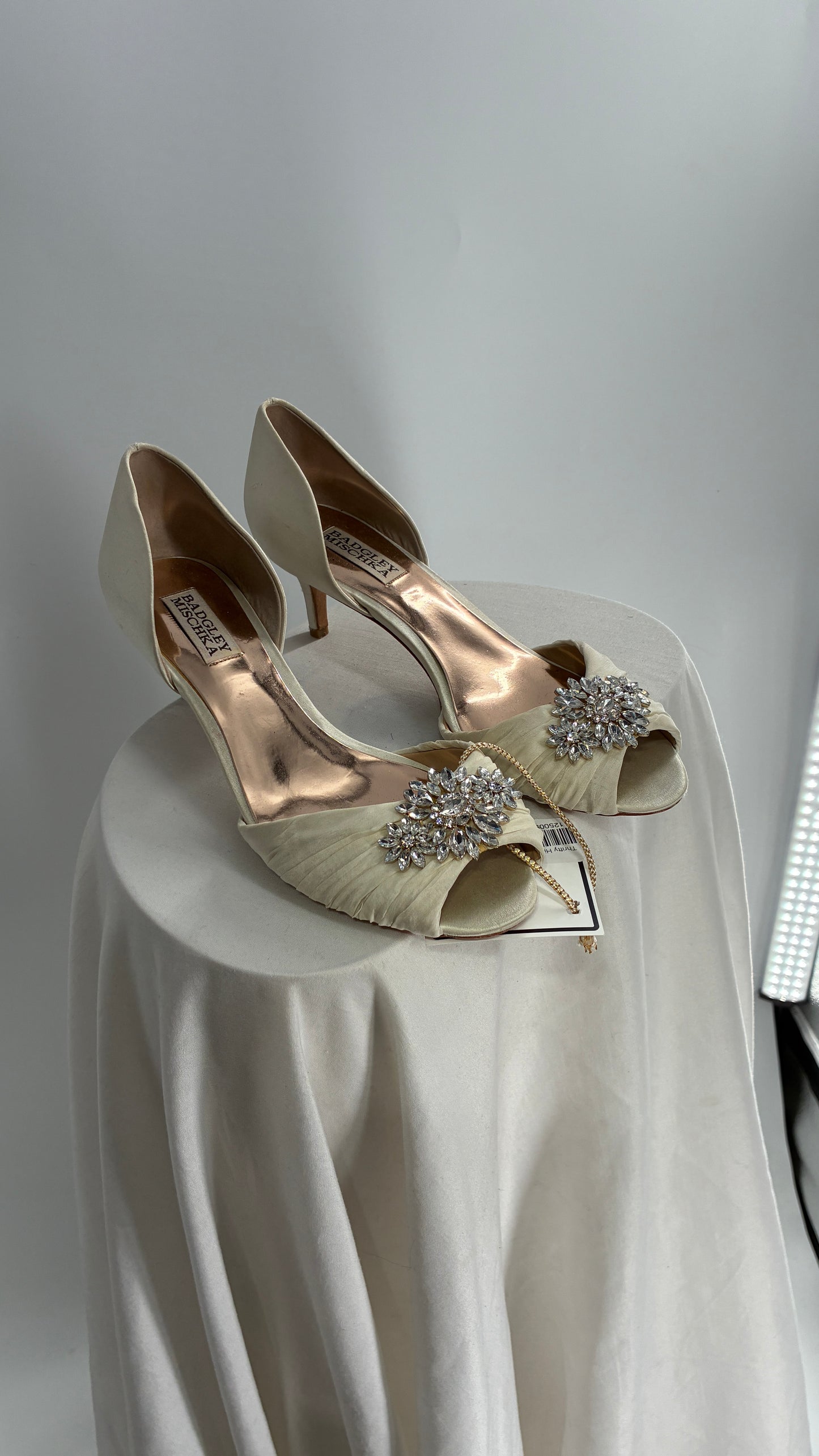 Badgley Mischka Ivory Satin Peep Toe Kitten Heel with Crystal Broche (8)