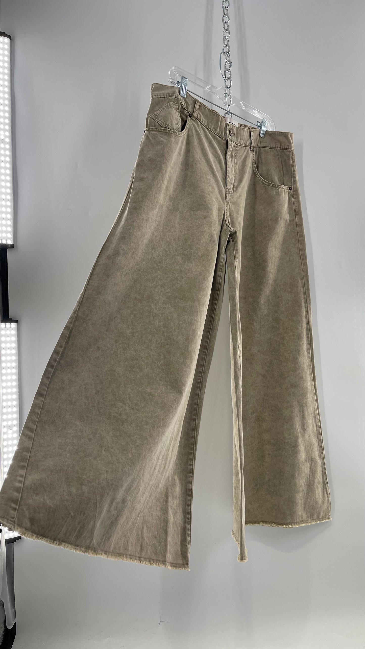 BDG Tan Ultra Wide Leg Acid Wash Jeans with Raw Edge Hem (32)