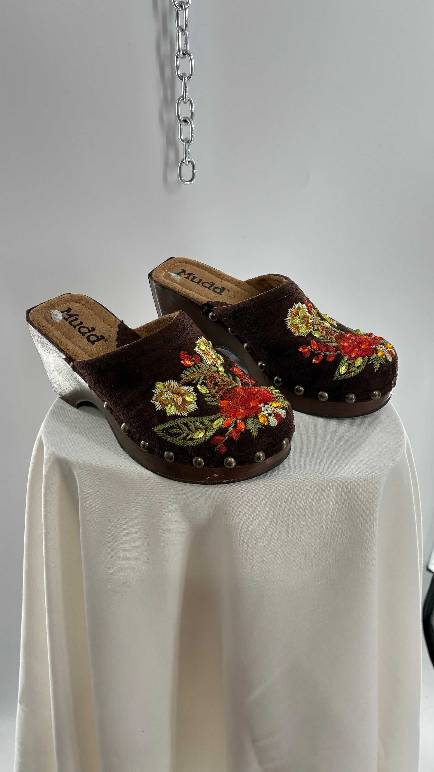 Vintage MUDD Brown Clog with Side Studding and Embroidered Details (6.5)