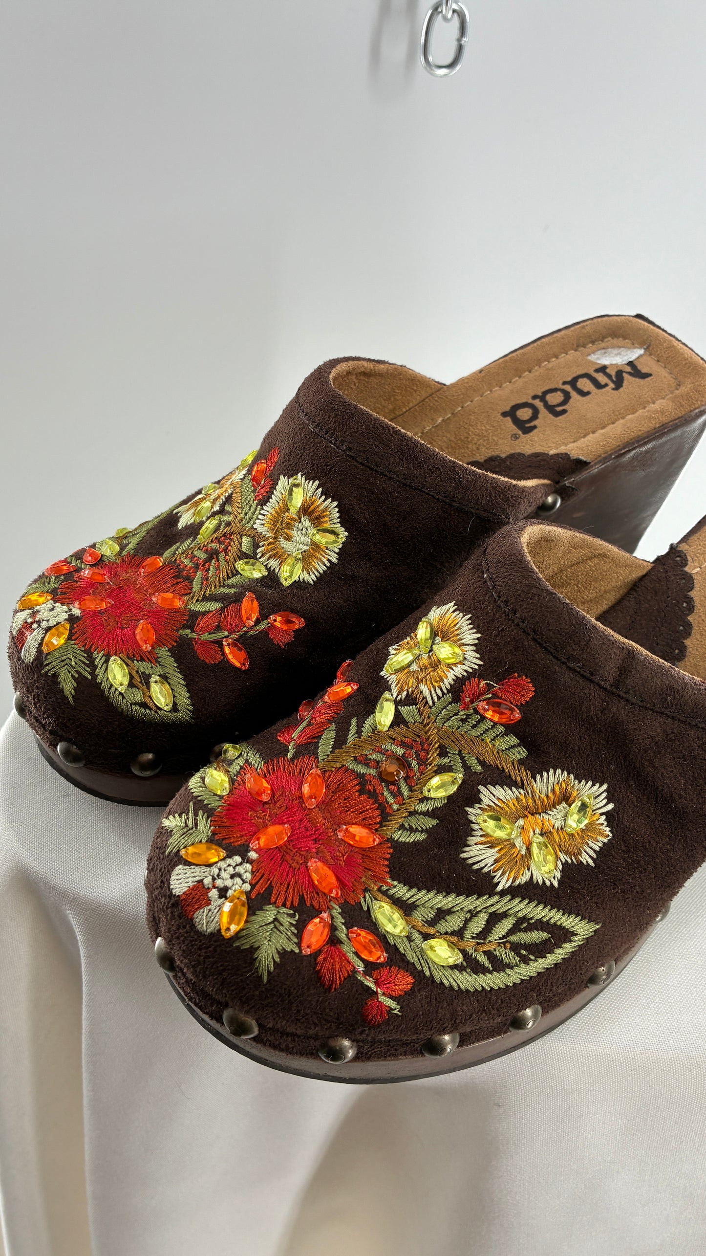 Vintage MUDD Brown Clog with Side Studding and Embroidered Details (6.5)