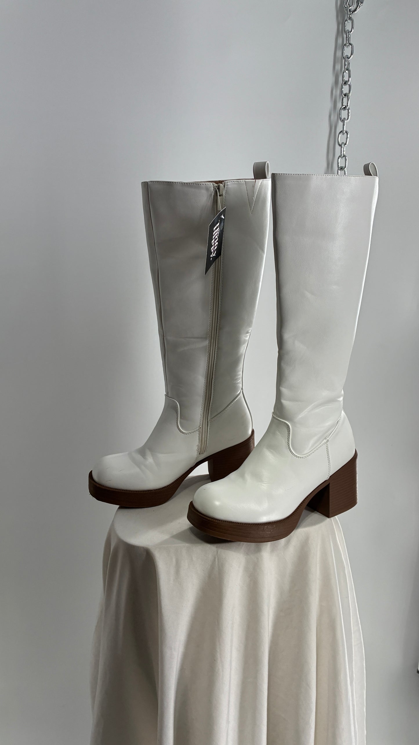 Vintage TOP MODA White Knee High GoGo Boots with Chunky Heel (7.5)