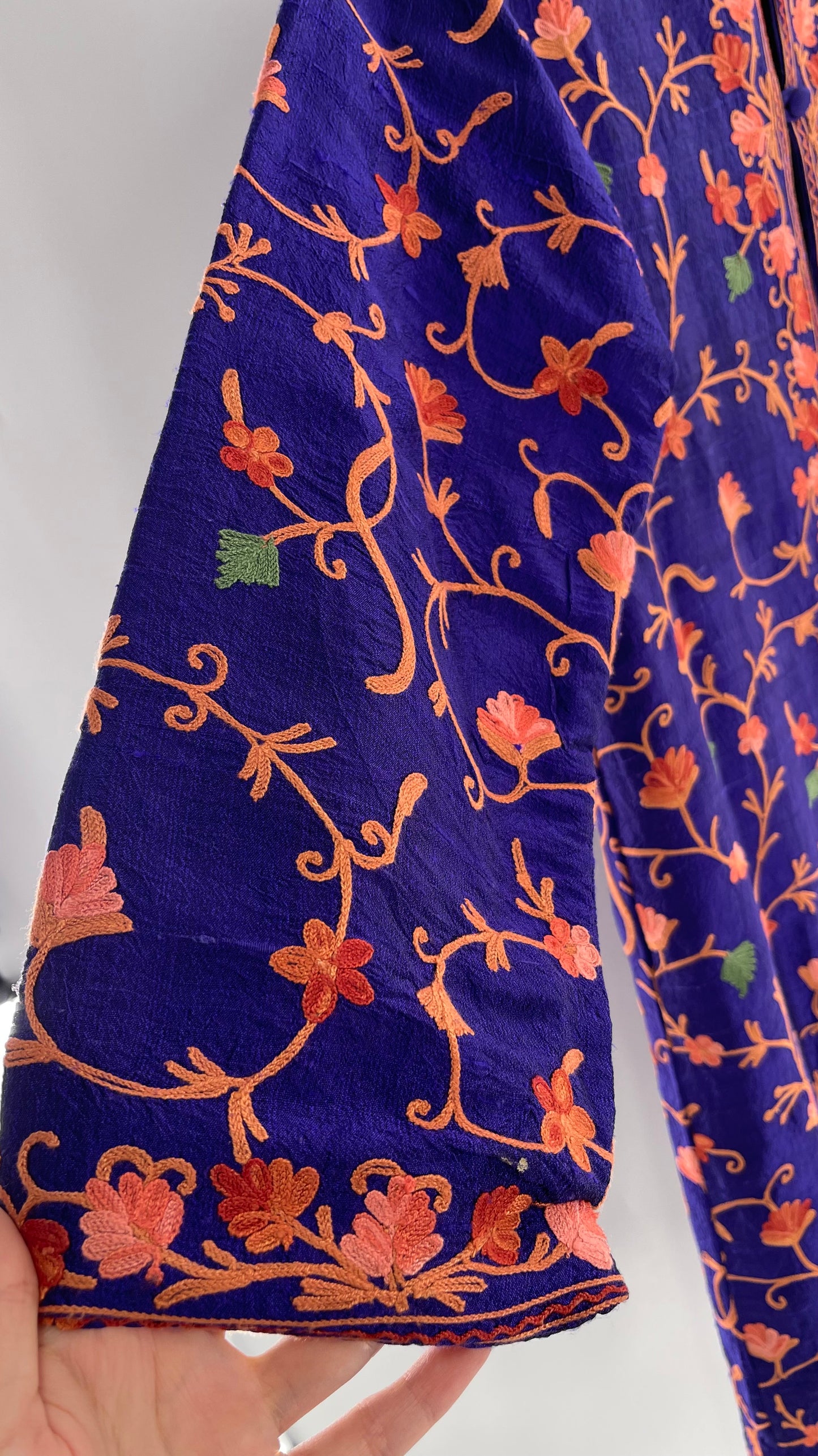 Vintage 1970s Indian Silk Long Purple Kashmiri Coat with Contrasting Embroidered Coral/Salmon Florals (S/M)