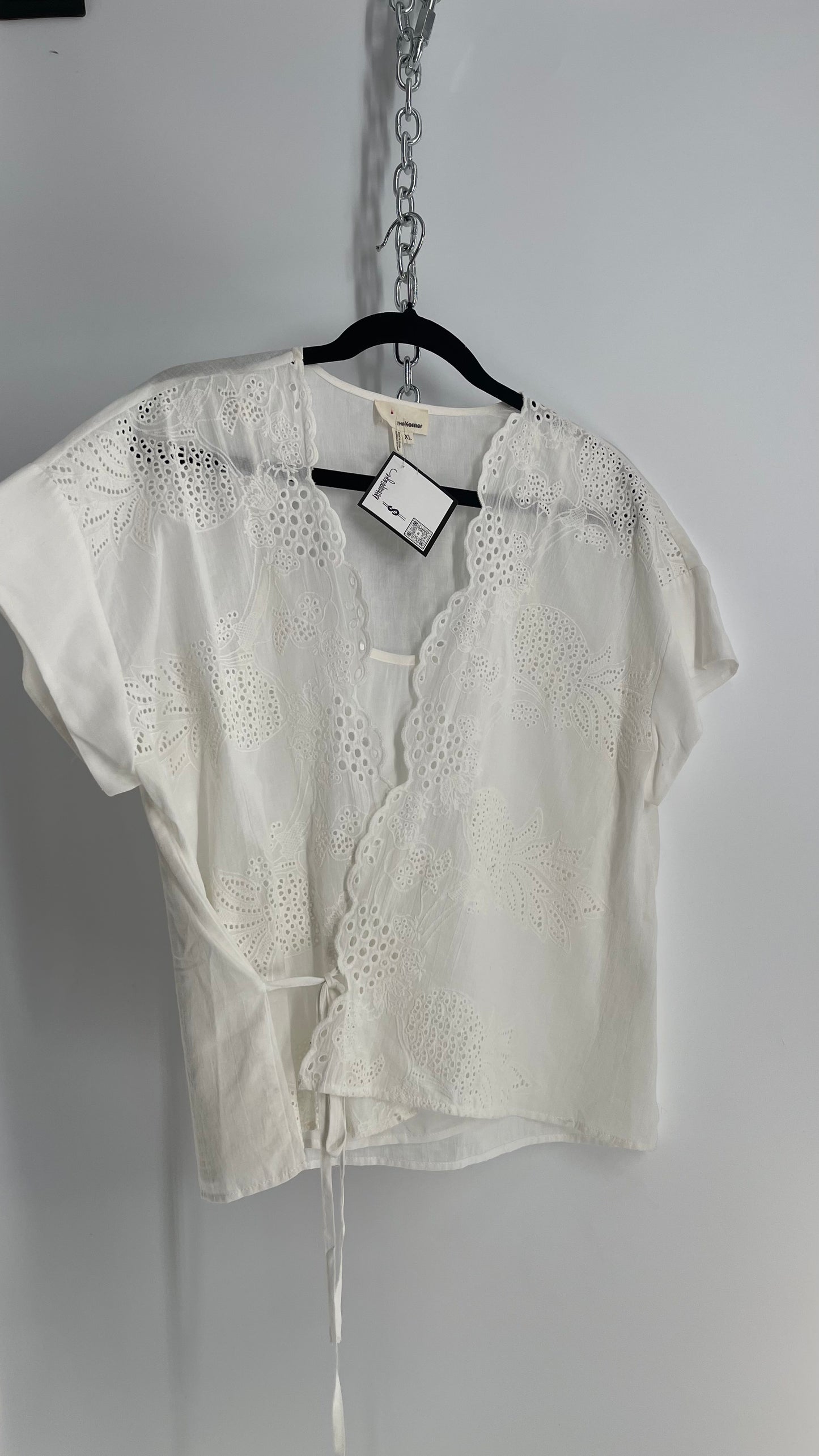Anthropologie The Korner White Top with Eyelet Lace Scalloped Details (XL)