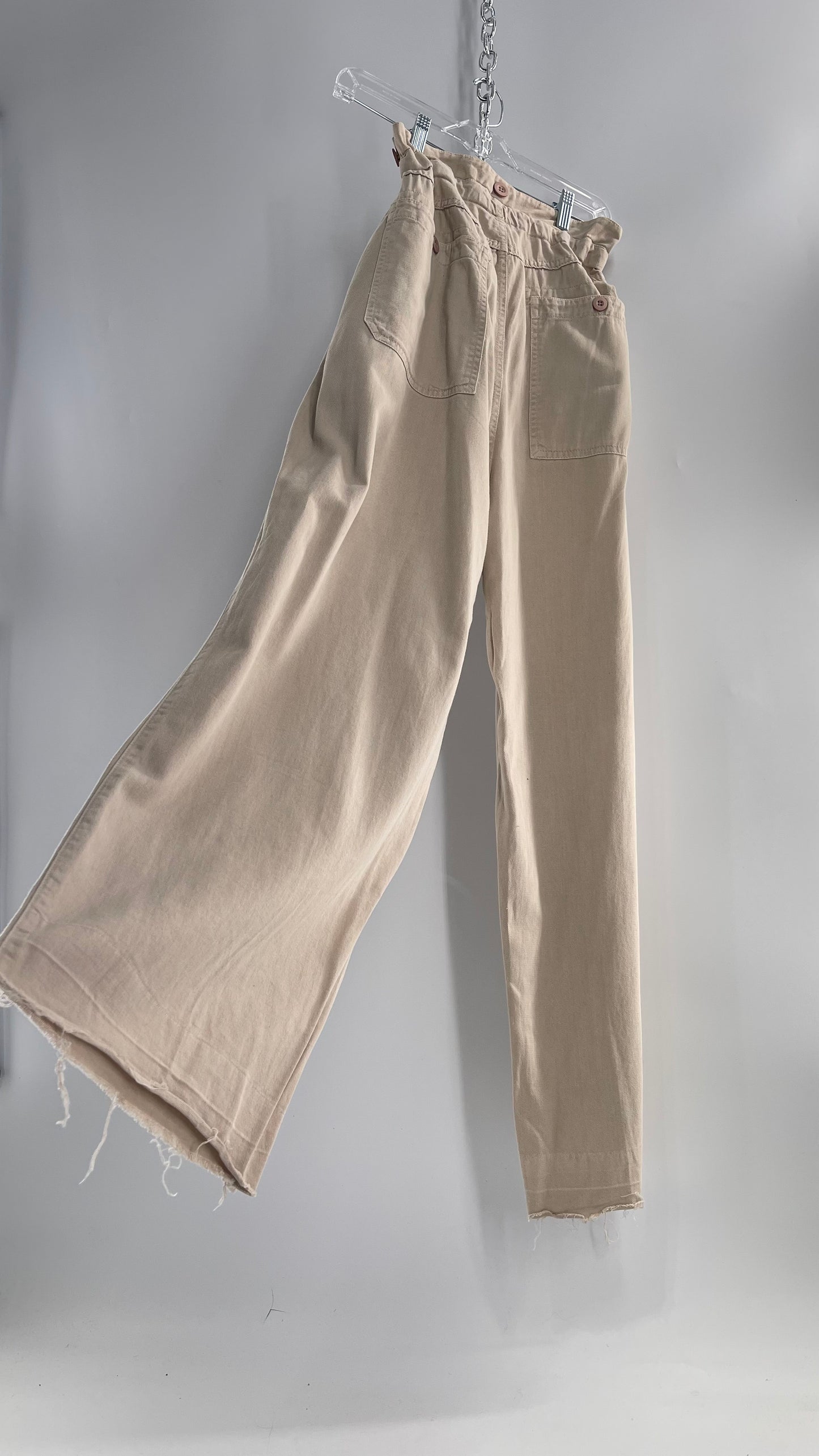 Free People Cream Flare Button Up Wide Legs with Drawstring Waistline 55% Cotton 10% Linen 35% Viscose (L)