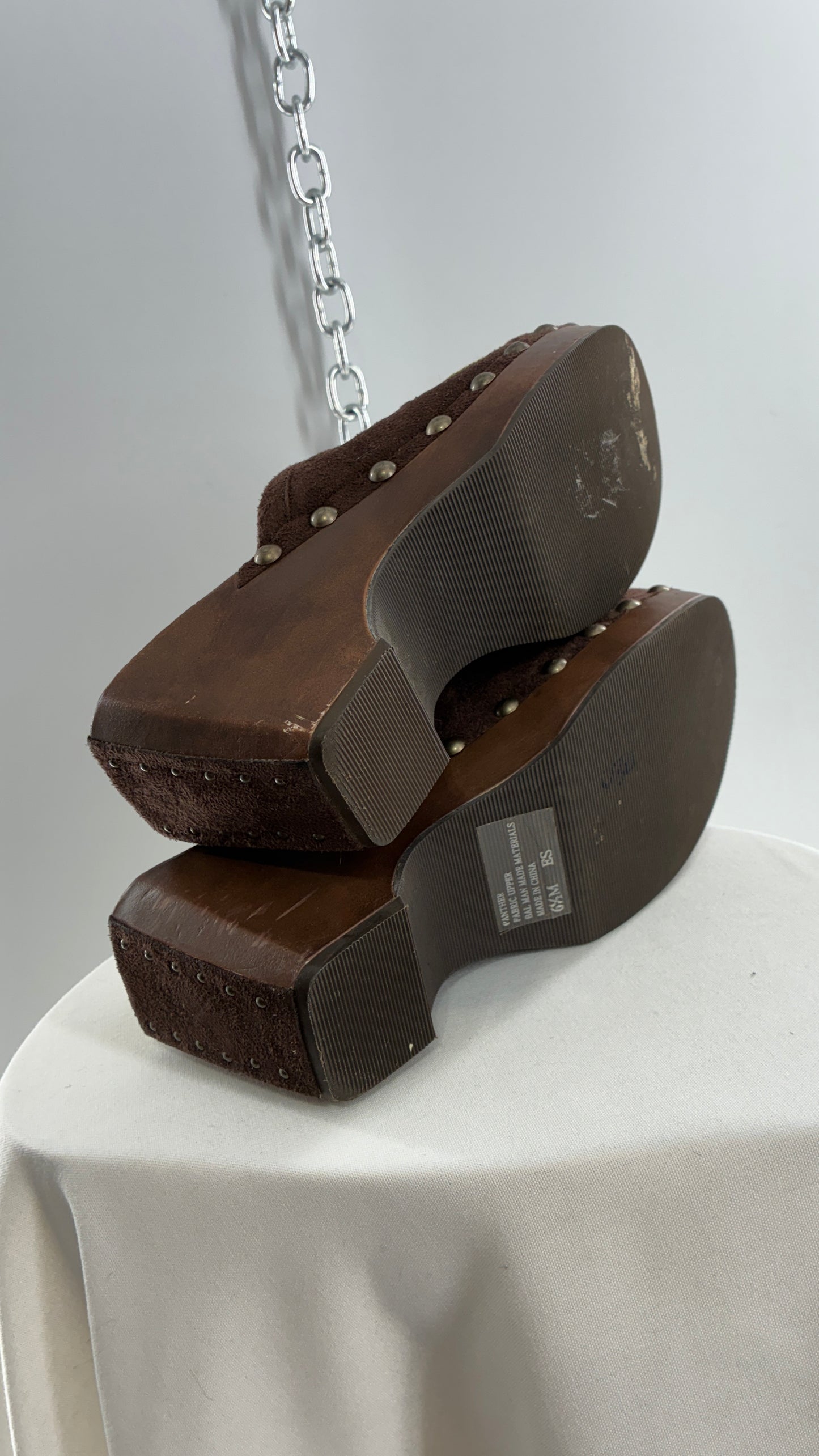 Vintage MUDD Brown Clog with Side Studding and Embroidered Details (6.5)