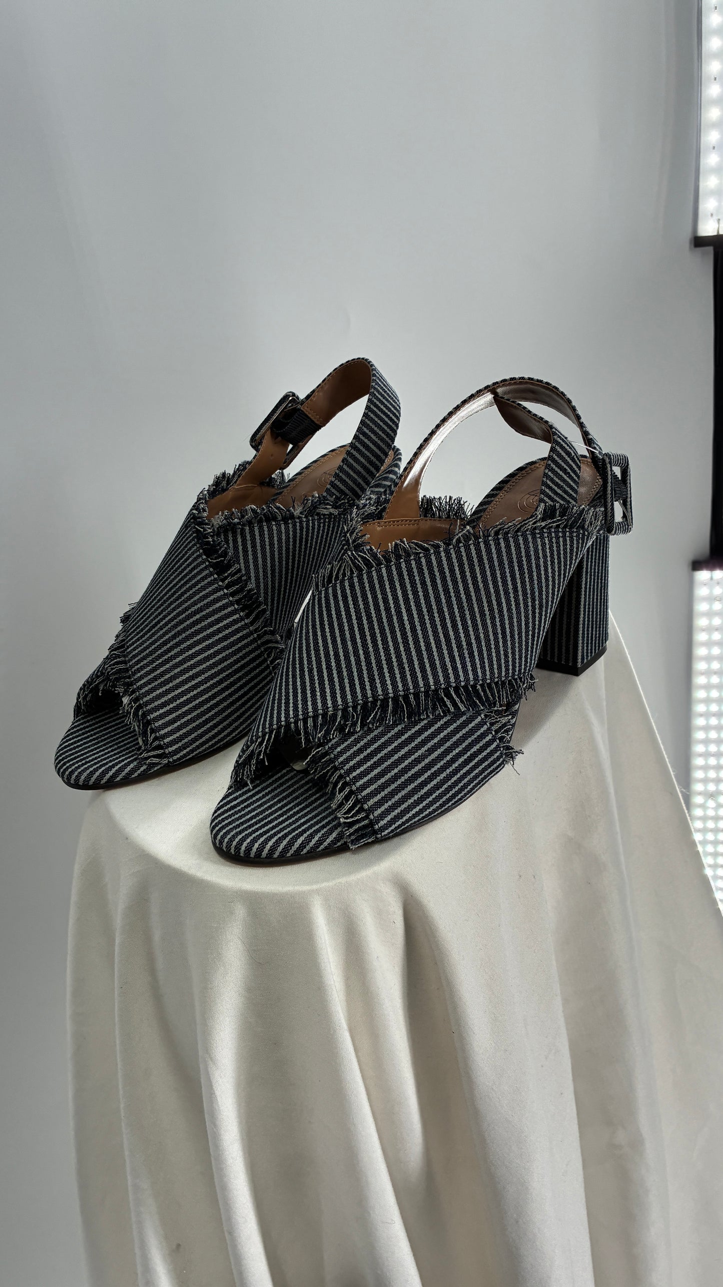 Urban Outfitters Denim Cross Over Sling Back Heels (9)