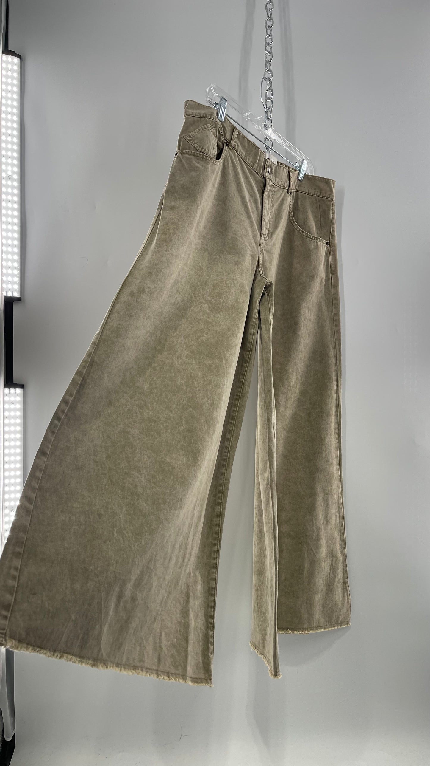BDG Tan Ultra Wide Leg Acid Wash Jeans with Raw Edge Hem (32)
