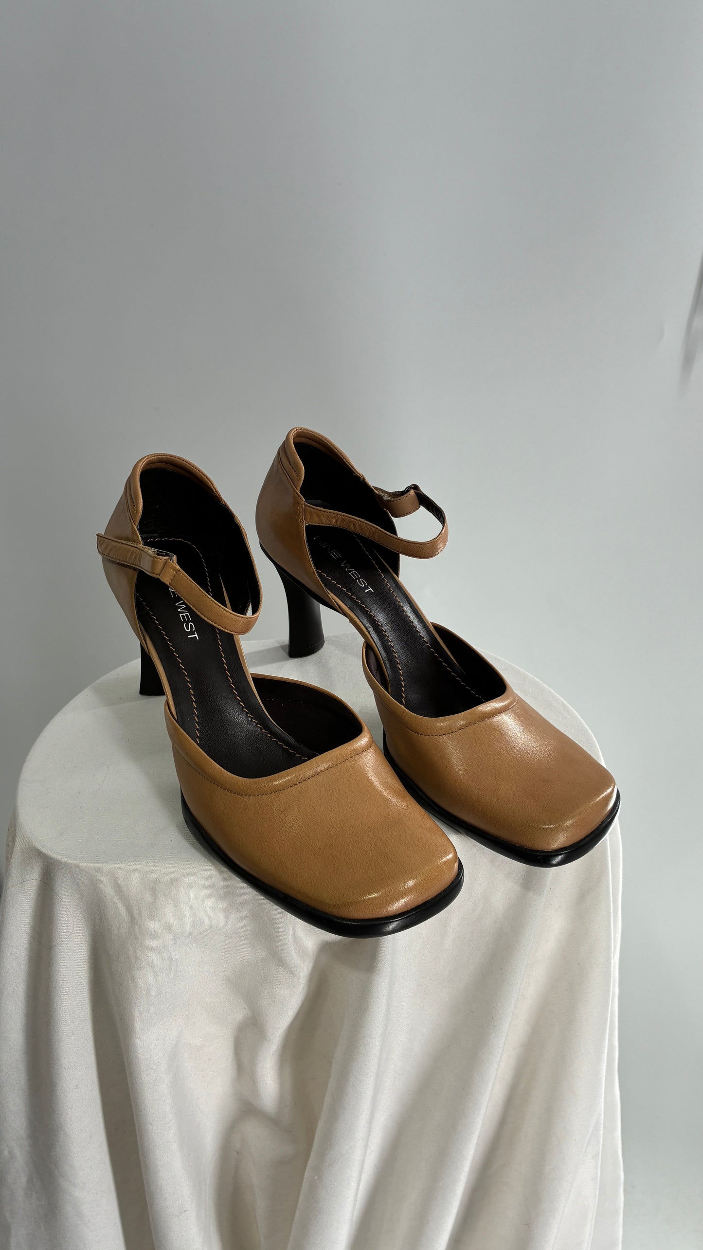 Vintage Nine West Camel Leather Square Toe Mary Jane Style Heels (8.5)