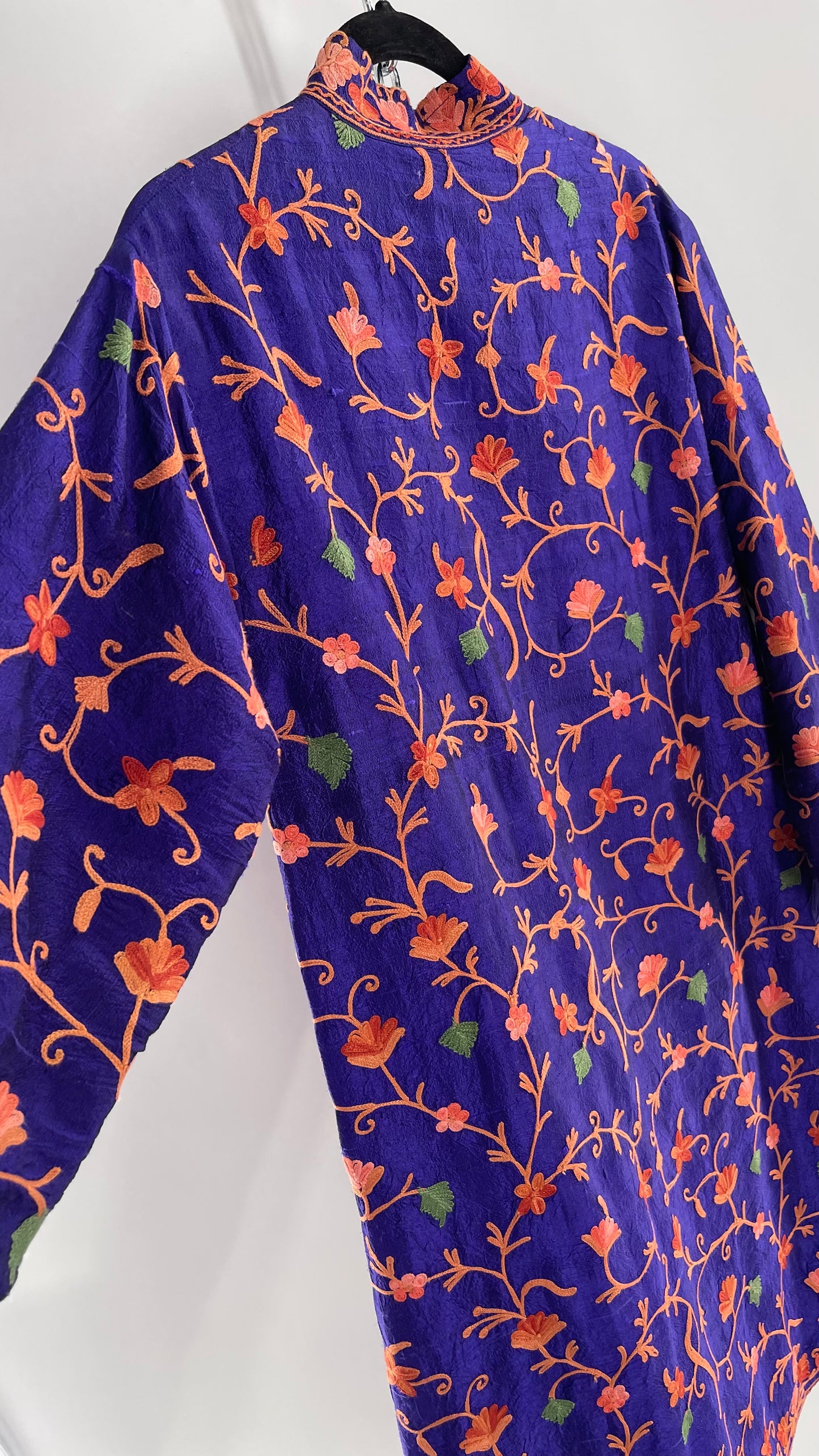 Vintage 1970s Indian Silk Long Purple Kashmiri Coat with Contrasting Embroidered Coral/Salmon Florals (S/M)