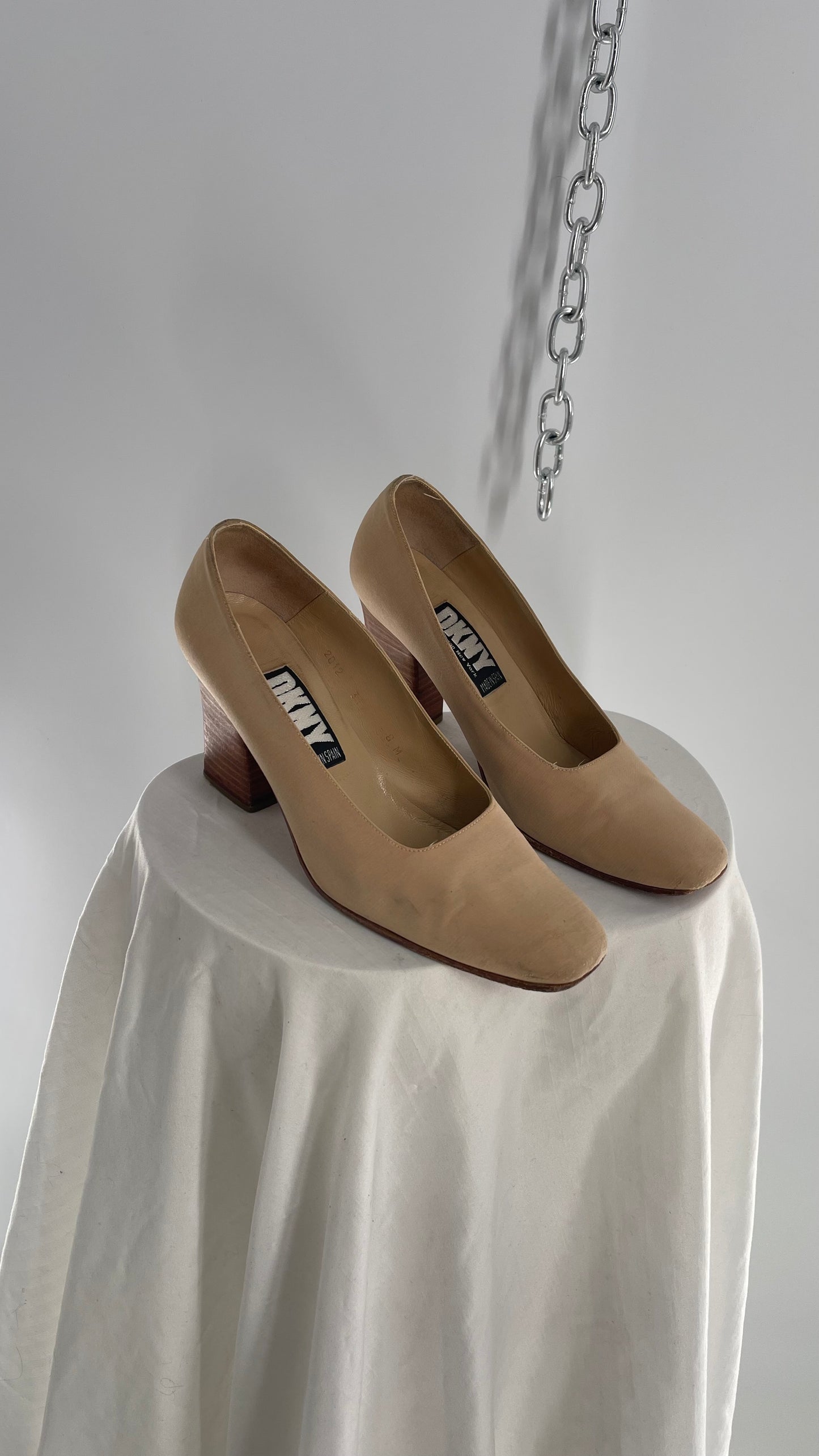 Vintage 1990s DKNY Tan/Beige Square Toe Block Heel (8)